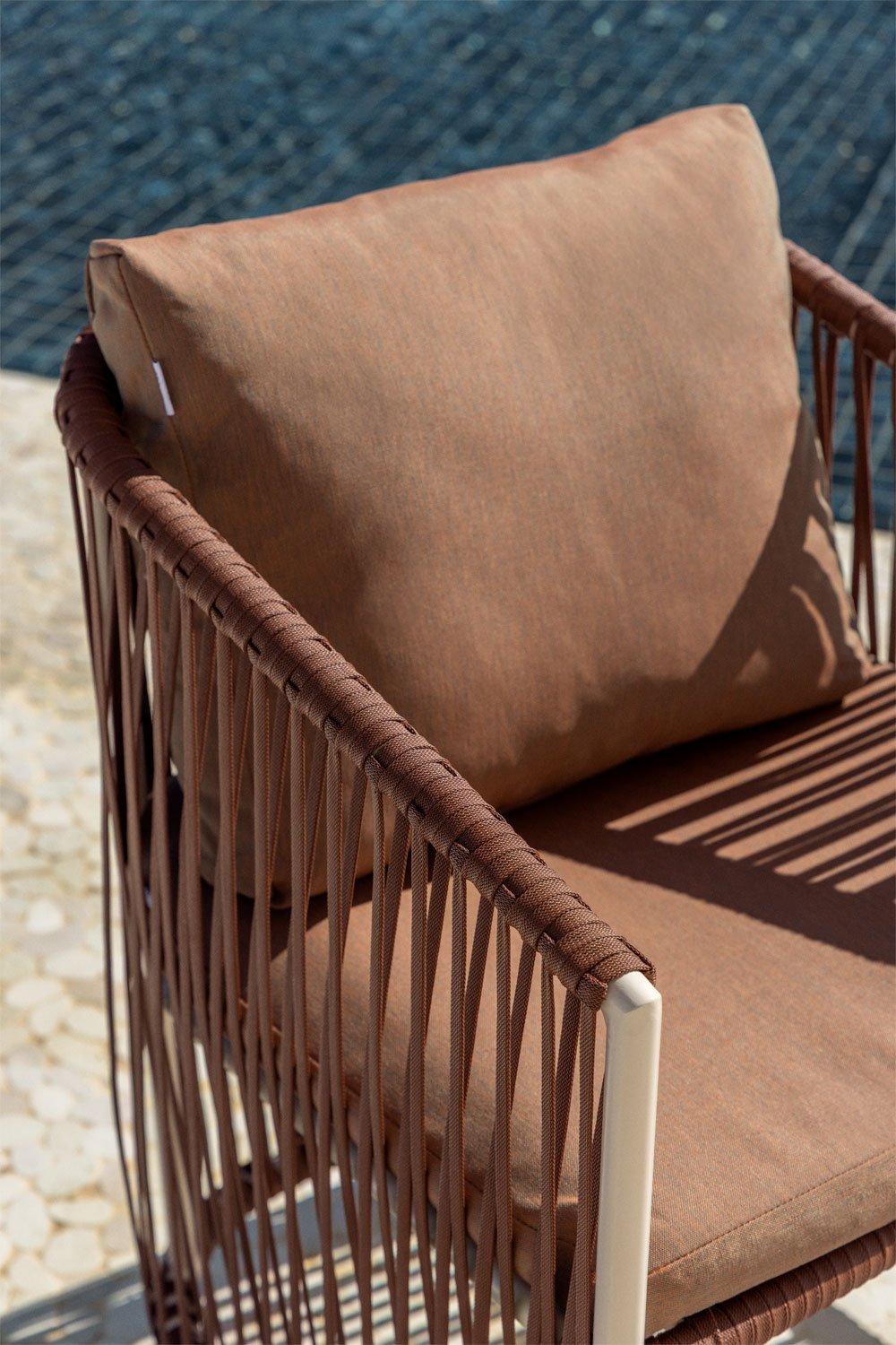 Silla de jardín con reposabrazos en aluminio y cuerda trenzada Sophie, imagen de galería 2