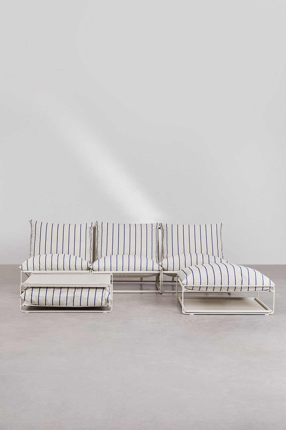 Conjunto de jardín con sofá modular de 3 piezas, mesa auxiliar y puff convertibles Amaro, imagen de galería 4