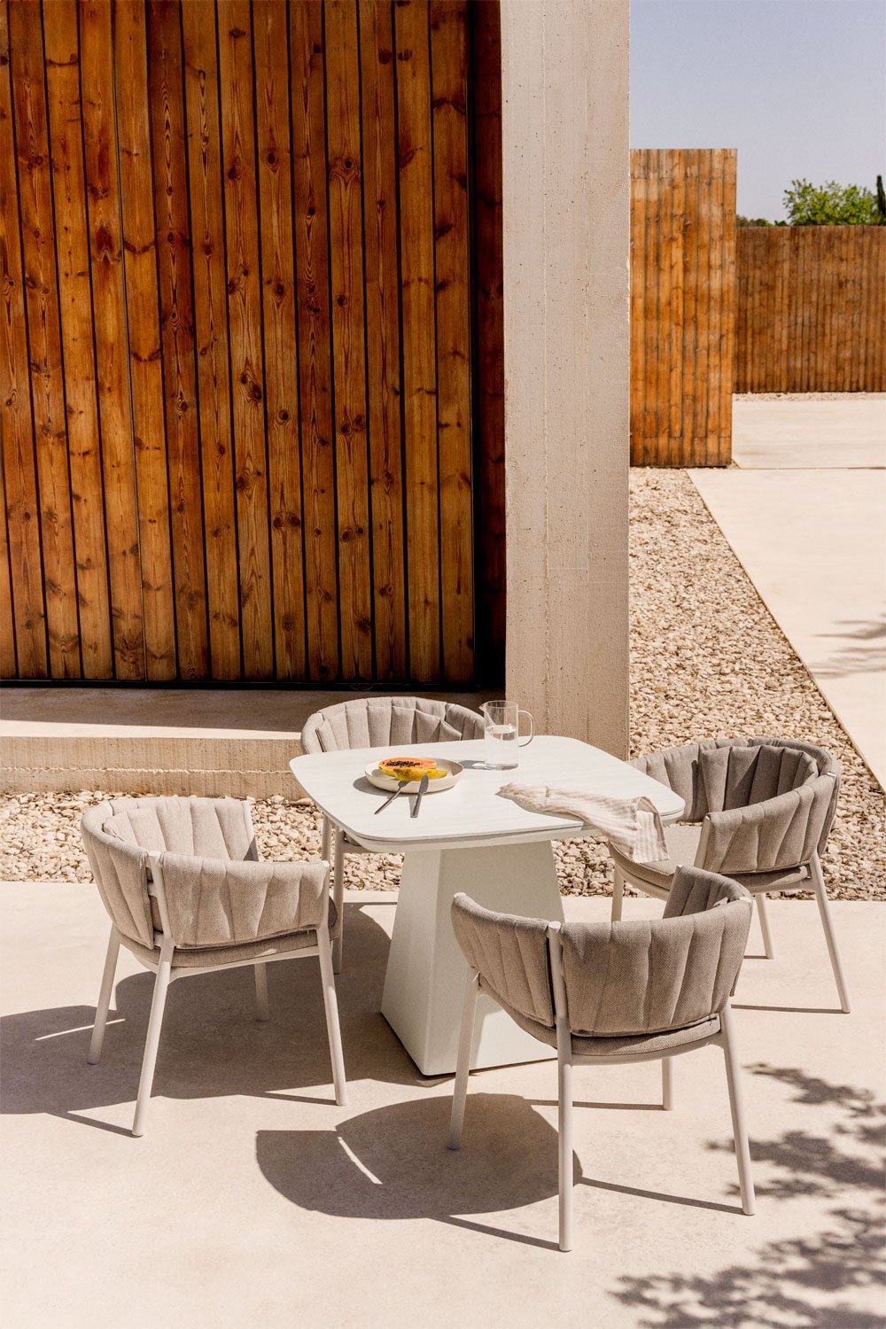 Mesa de jardín cuadrada 90x90 cm en piedra sinterizada y aluminio Inkeri, imagen de galería 1
