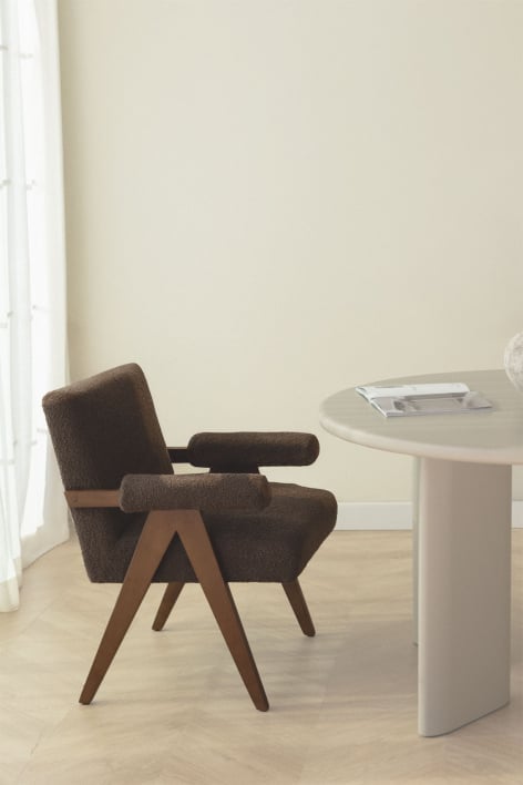 Silla de comedor con reposabrazos en madera y tela bouclé Lucca - Bouclé Marrón Chocolate