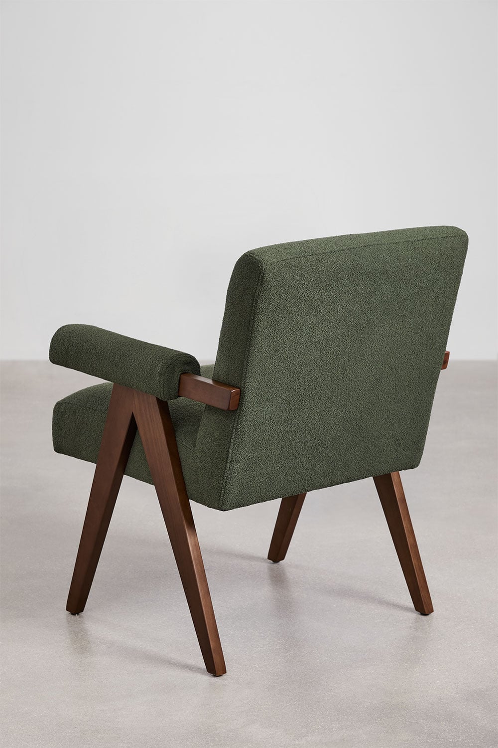 Silla de comedor con reposabrazos en madera y tela bouclé Lucca, imagen de galer&iacute;a 5