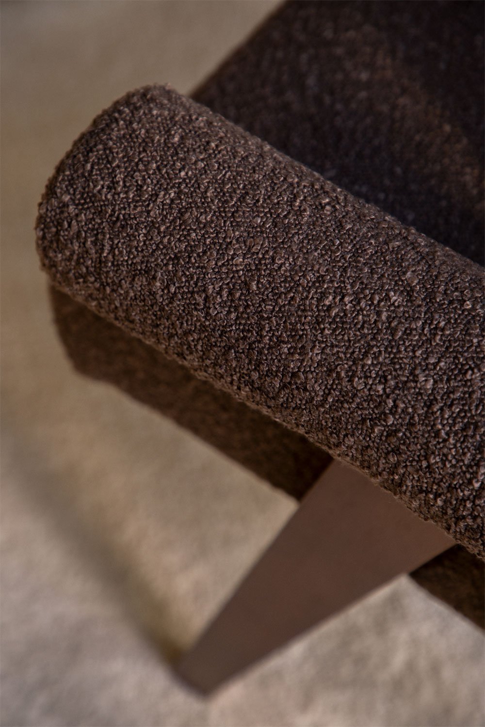 Sillón en madera y tela bouclé Lucca, imagen de galería 2