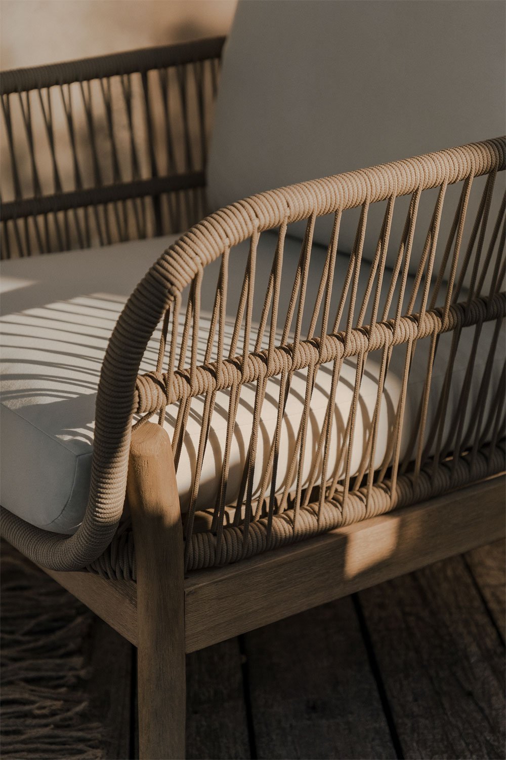 Sillón de jardín en aluminio y madera de acacia Karvia    , imagen de galería 2