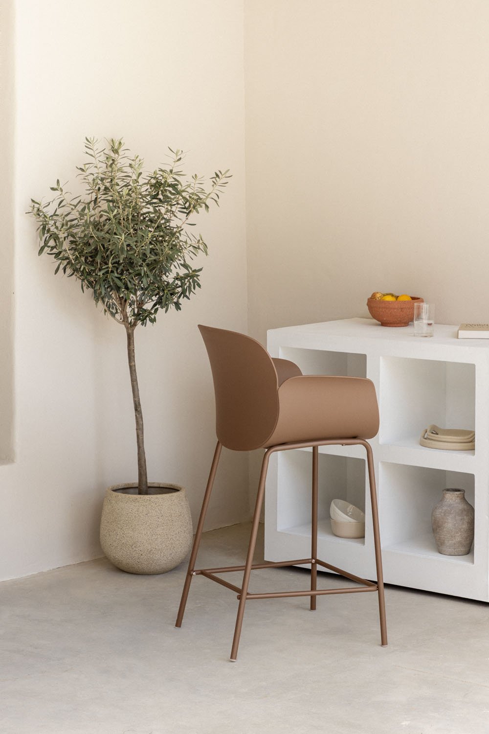 Taburete alto de jardín 65 cm en polipropileno y hierro marrón caramelo Lynette, imagen de galería 1