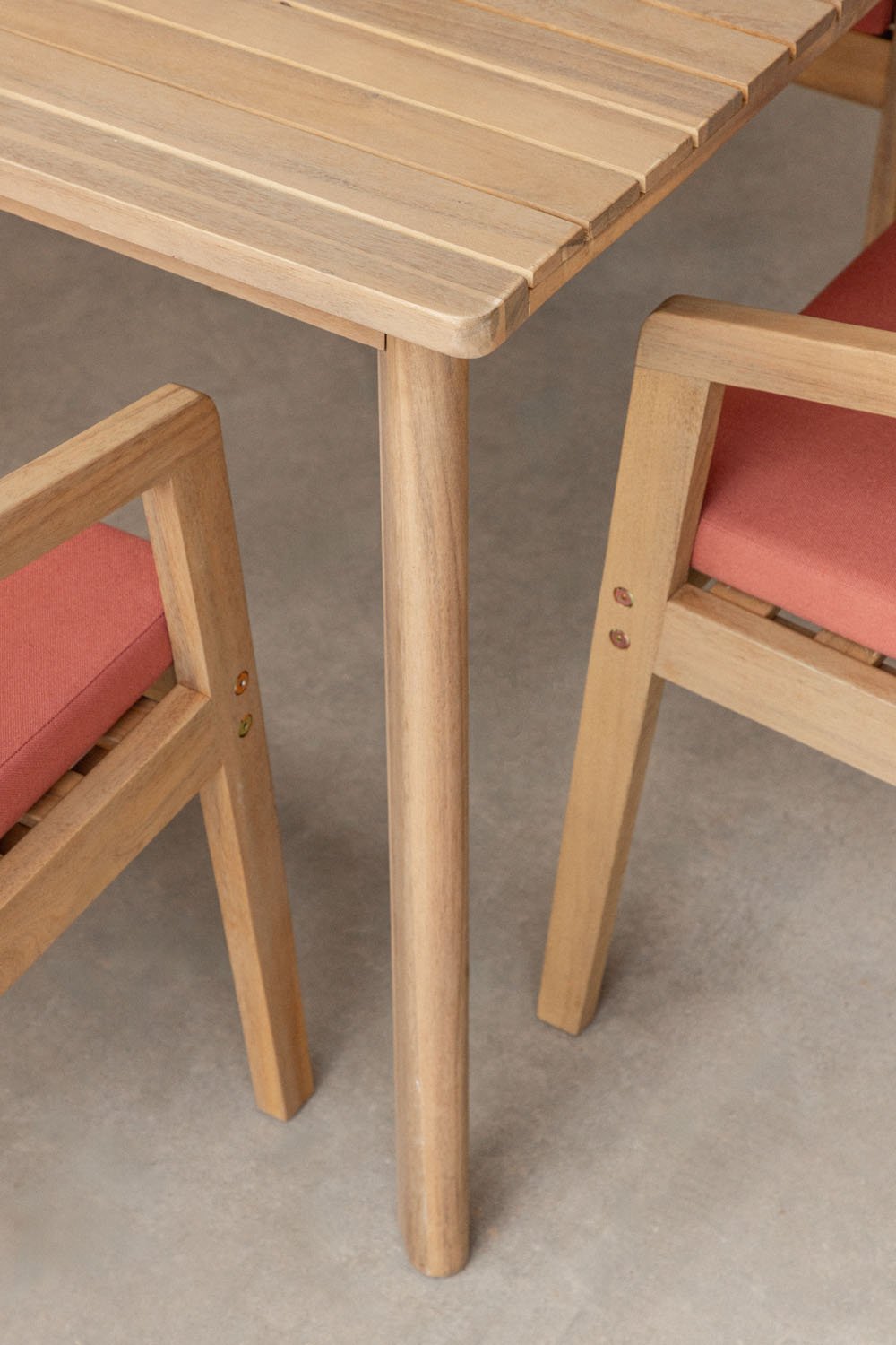 Set de mesa rectangular 220x100 cm y 8 sillas de jardín en madera de acacia y cuerda trenzada Kaela, imagen de galería 2