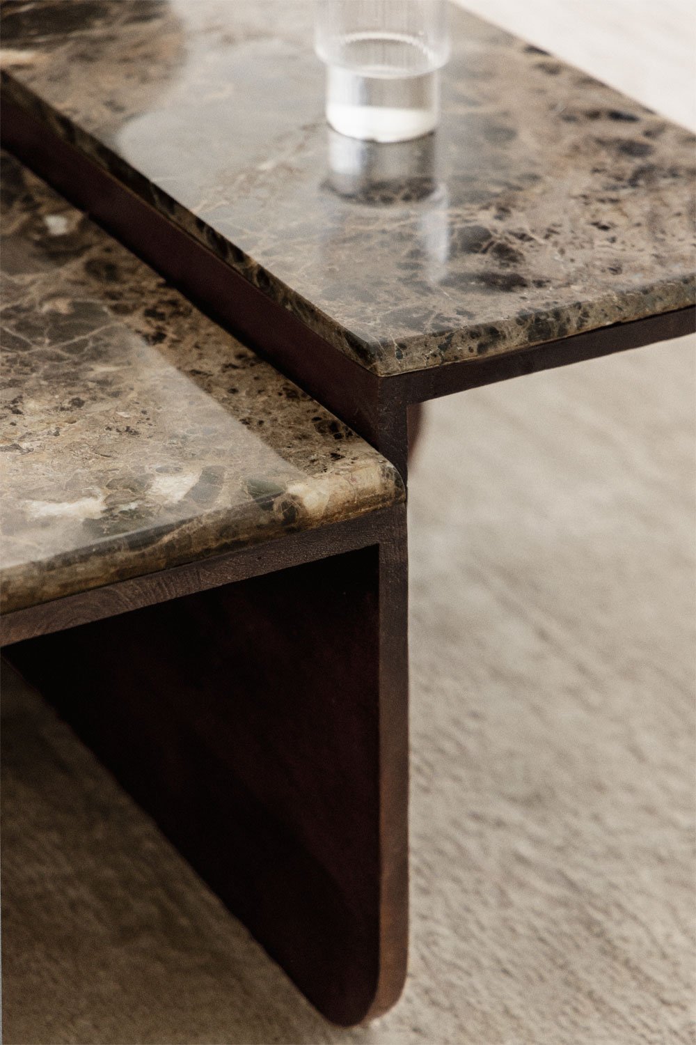 Mesa de centro 90x90 cm en piedra natural y madera de mango Clotsh, imagen de galería 2