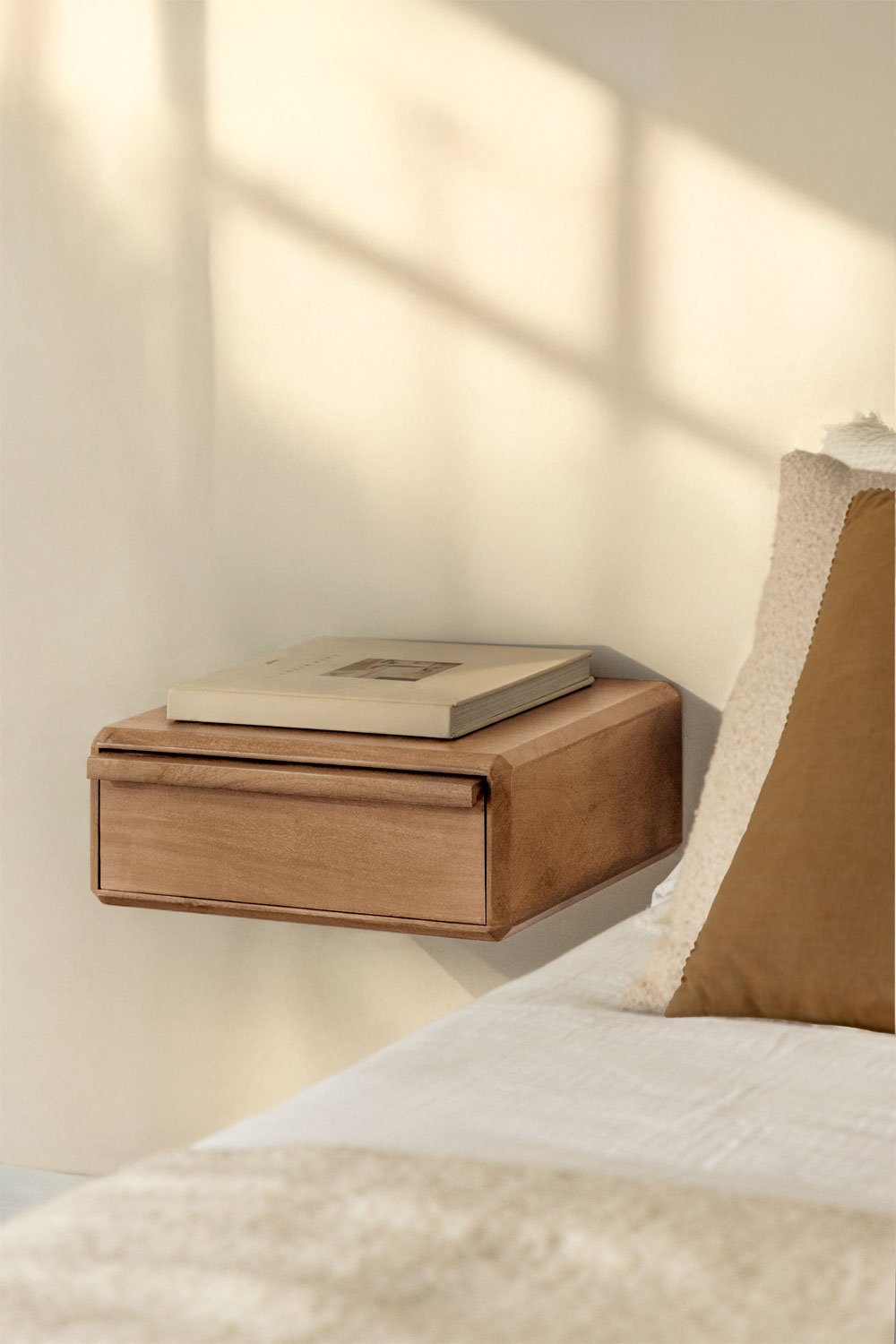 Pack de 2 mesitas de noche flotantes 40x30 cm en madera de acacia Nordilan, imagen de galería 1
