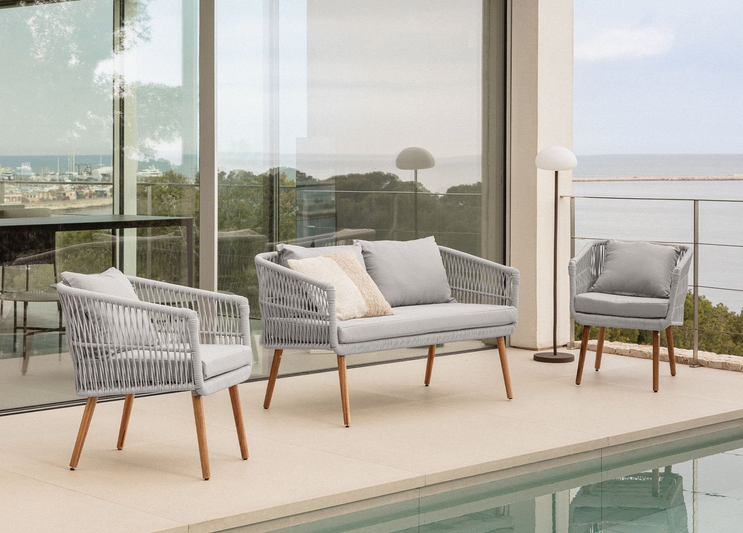Conjunto de jardín con sofá de 2 plazas y 2 sillones en madera de acacia y cuerda trenzada Barker Style, imagen de galería 1