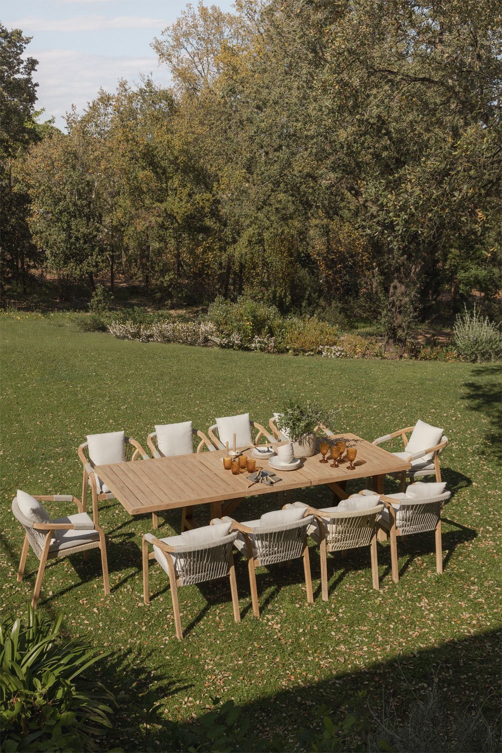 Set de mesa extensible rectangular 200-260-320x100 cm y 10 sillas de jardín con reposabrazos en madera de acacia Dubai   , imagen de galería 1