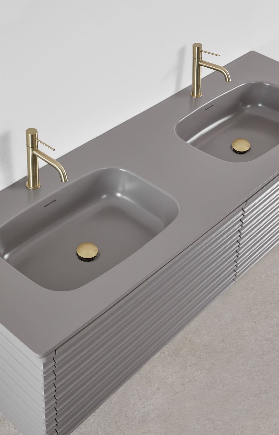 Conjunto de mueble de baño suspendido en madera con lavabos integrados Noura, imagen de galer&iacute;a 4