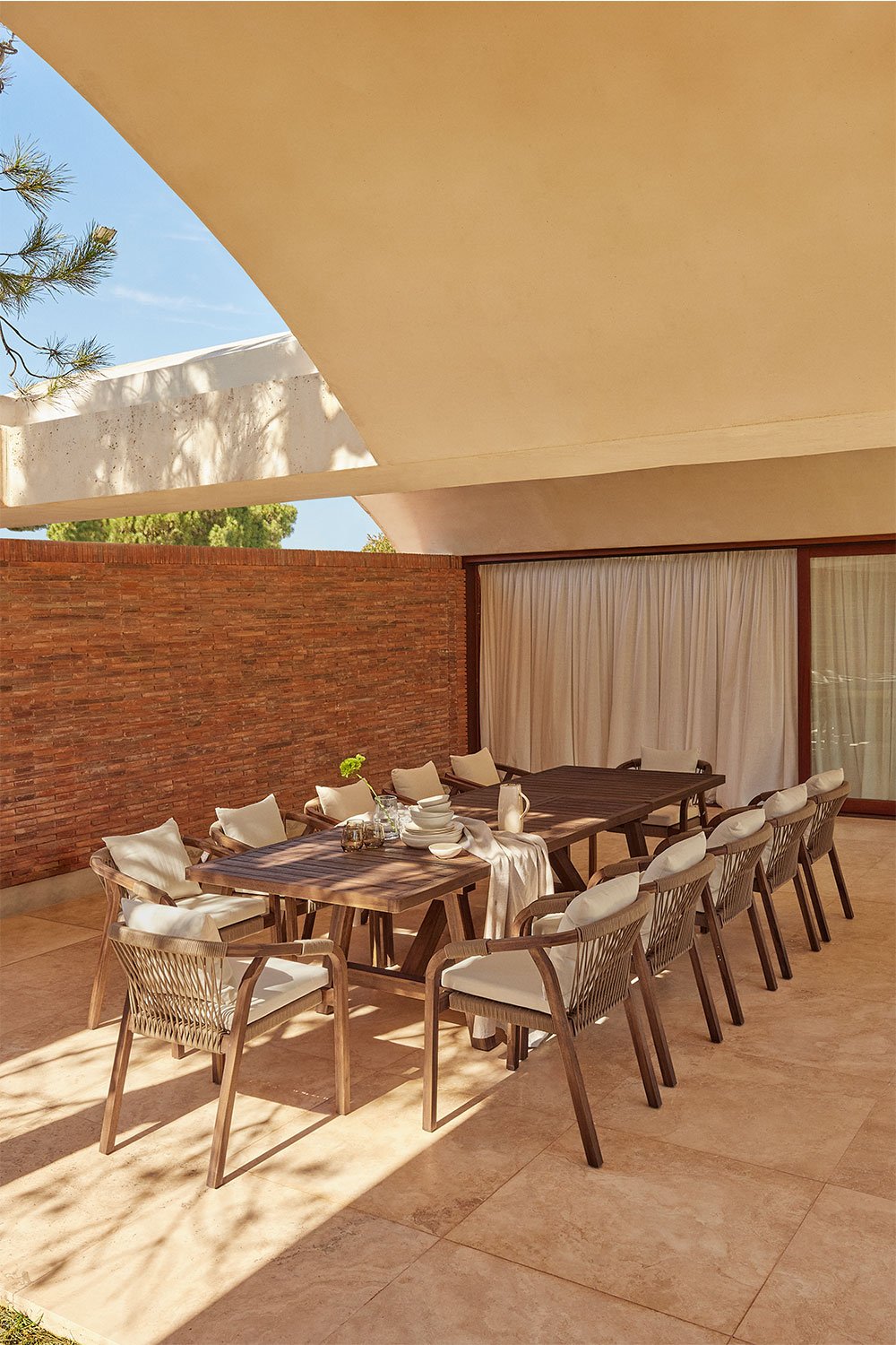 Set de mesa extensible rectangular 200-260-320x100 cm y 12 sillas de jardín con reposabrazos en madera de acacia Dubai , imagen de galería 1