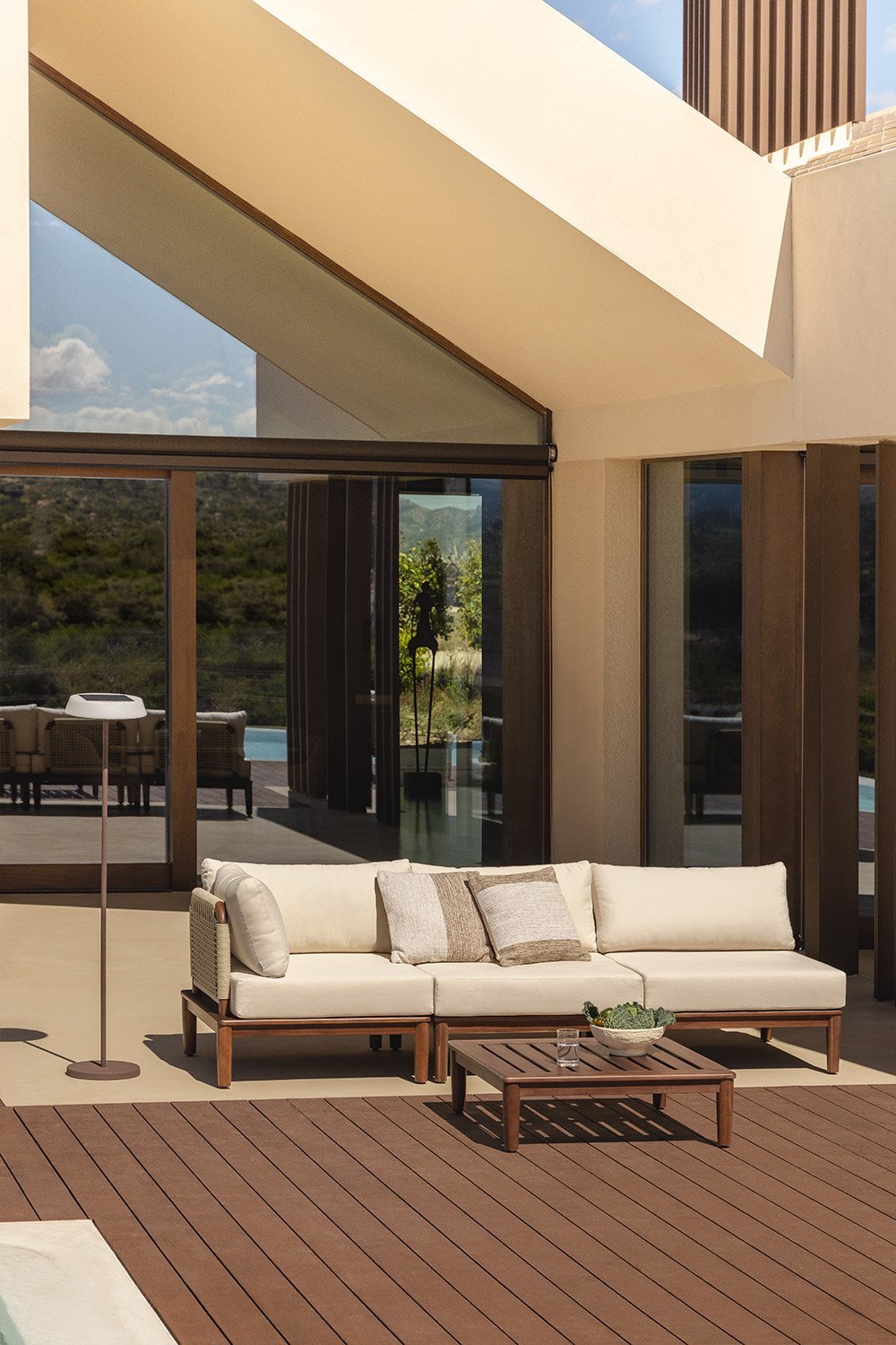 Conjunto de jardín con sofá modular esquinero de 3 piezas y mesa de centro en acacia Giulia, imagen de galería 1