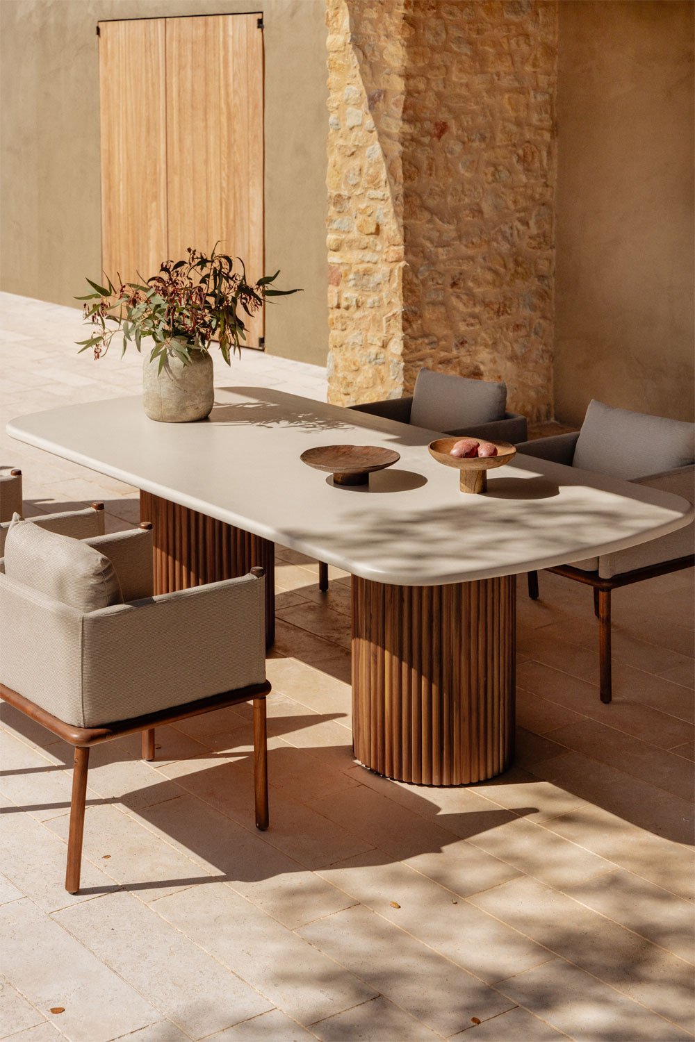 Mesa de jardín rectangular en cemento y madera de acacia Sirvon , imagen de galería 1
