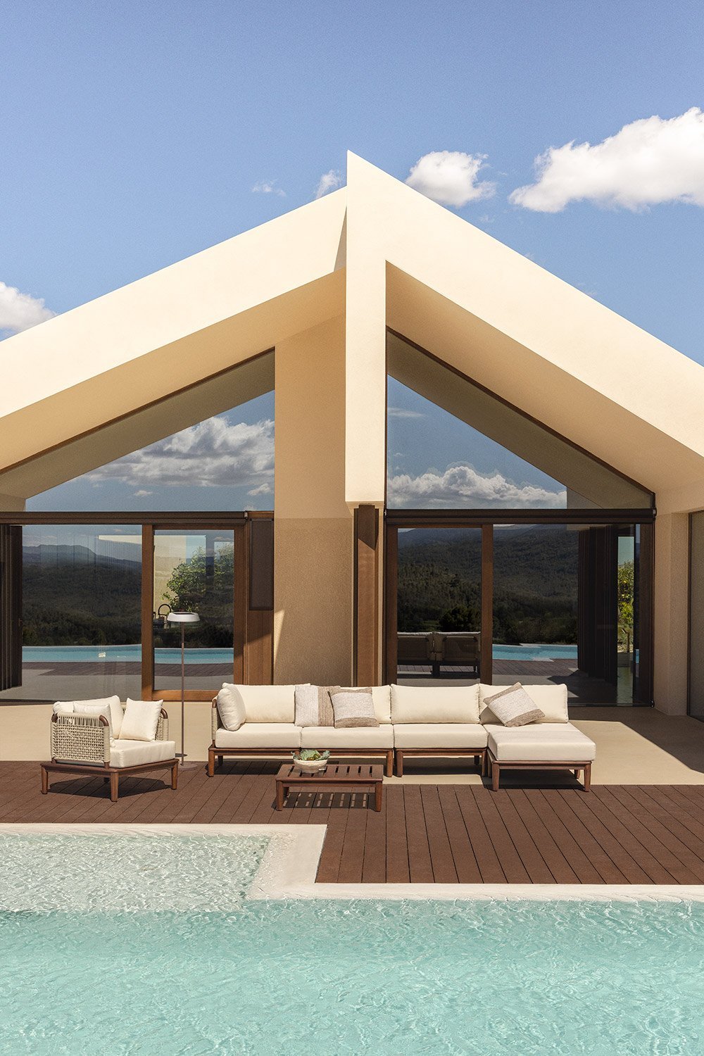 Conjunto de jardín con sofá modular esquinero de 4 piezas, mesa de centro, puff y sillón en acacia Giulia, imagen de galería 1