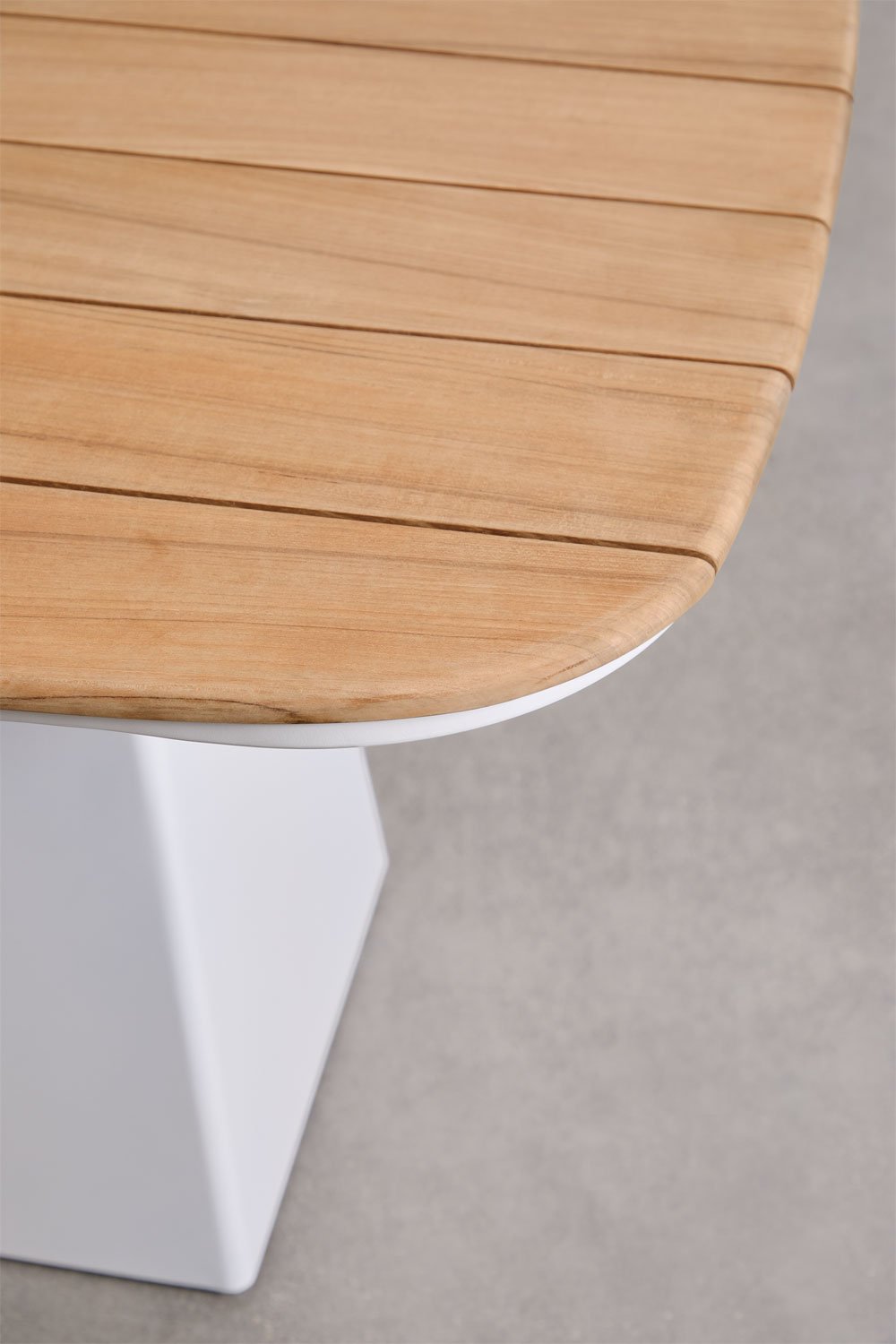 Set de mesa rectangular 260x110 cm en aluminio y madera de teca Inkeri y 10 sillas de jardín con reposabrazos en madera Saira, imagen de galería 4