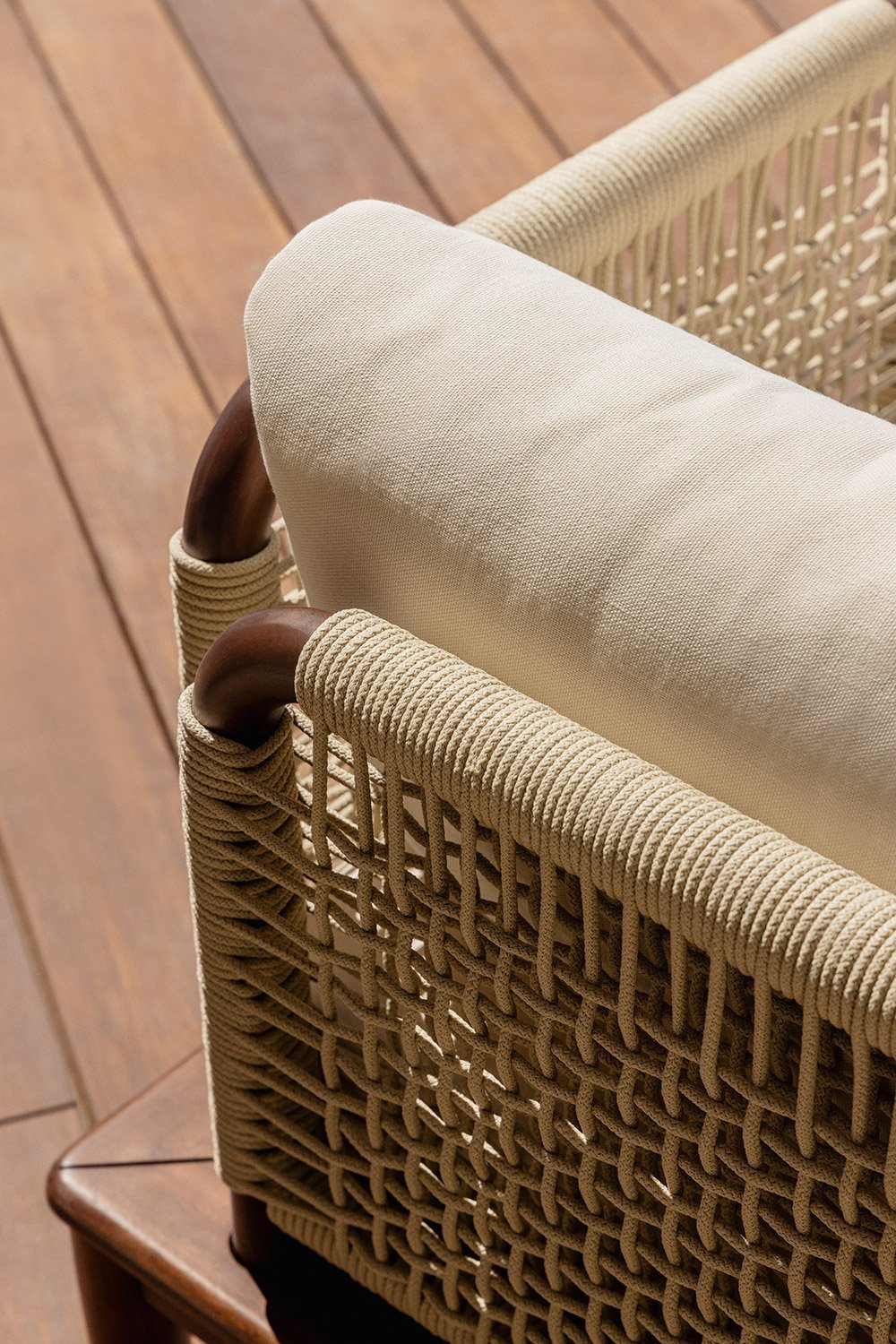 Conjunto de jardín con sofá modular esquinero de 4 piezas con puff y sillón en acacia Giulia, imagen de galería 3