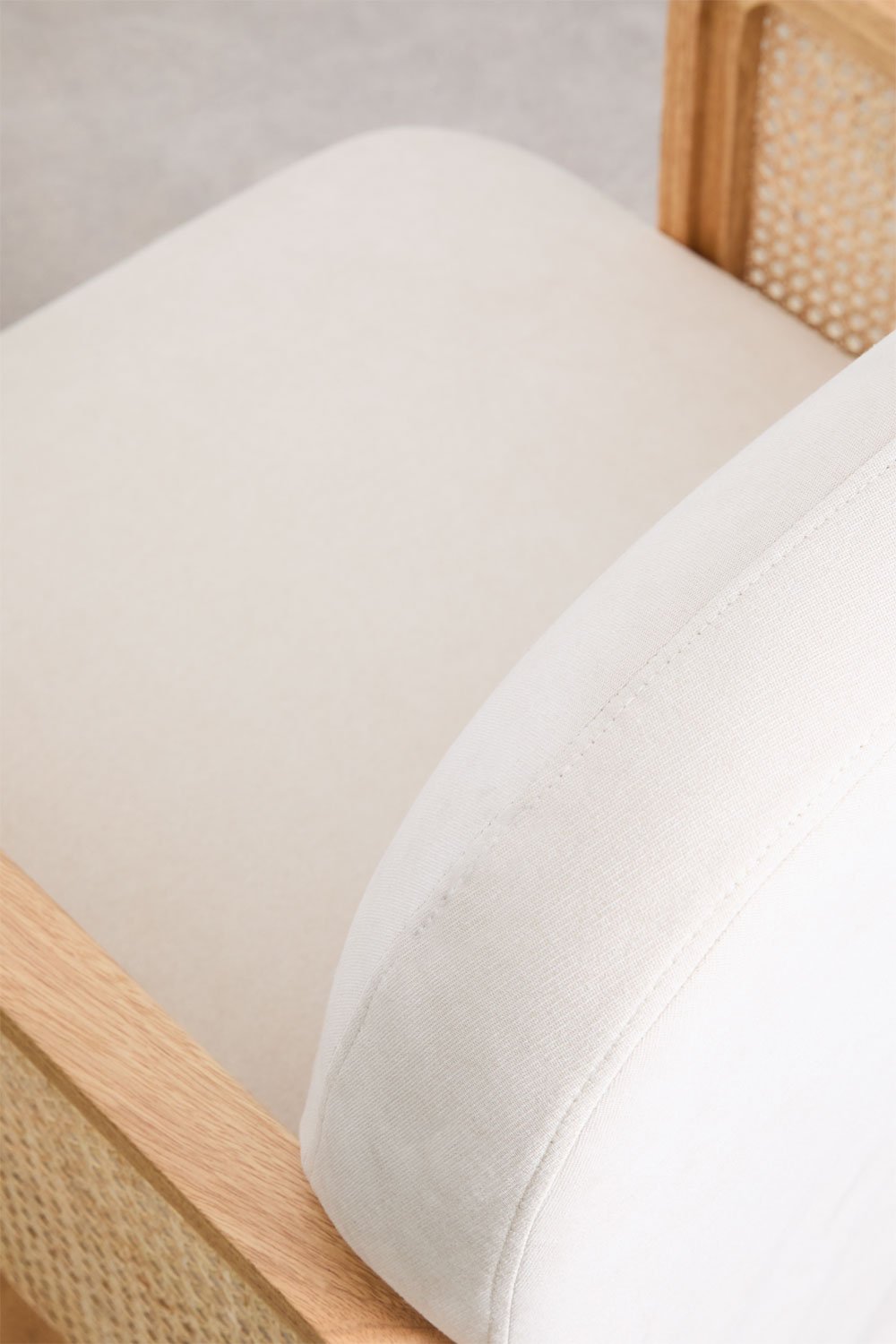 Sillón en madera de caucho y ratán Icon , imagen de galería 5