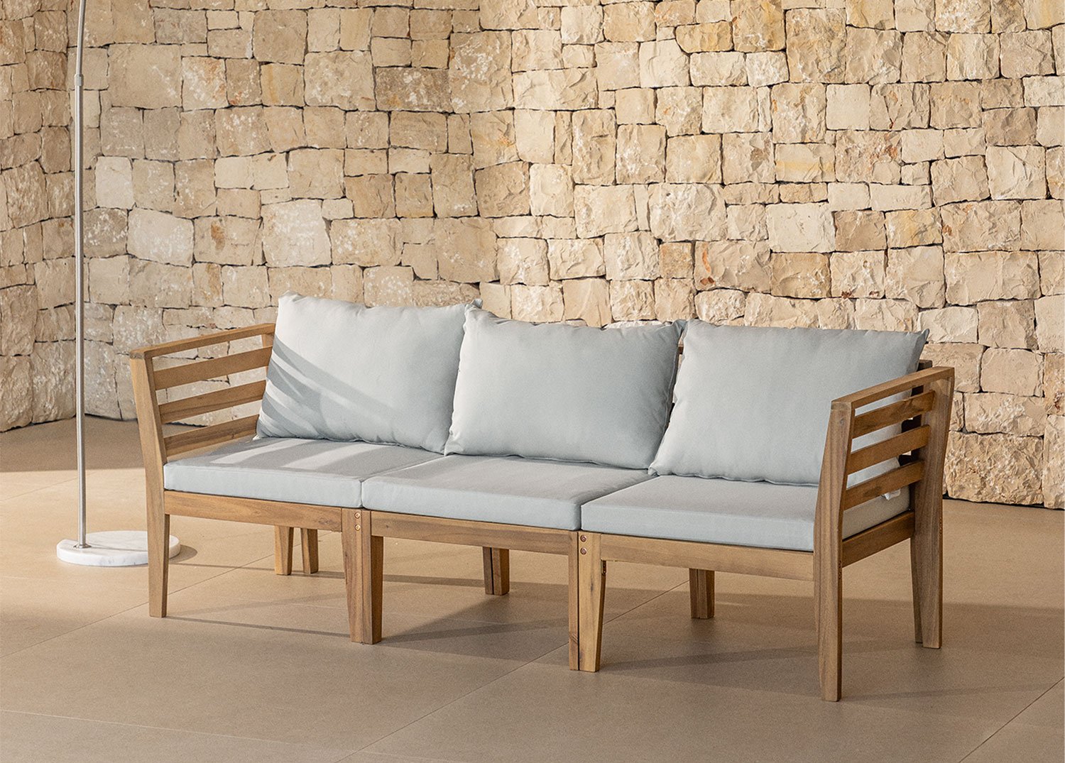 Sofá modular de jardín de 3 piezas con reposabrazos en madera de acacia Filips                 , imagen de galería 1