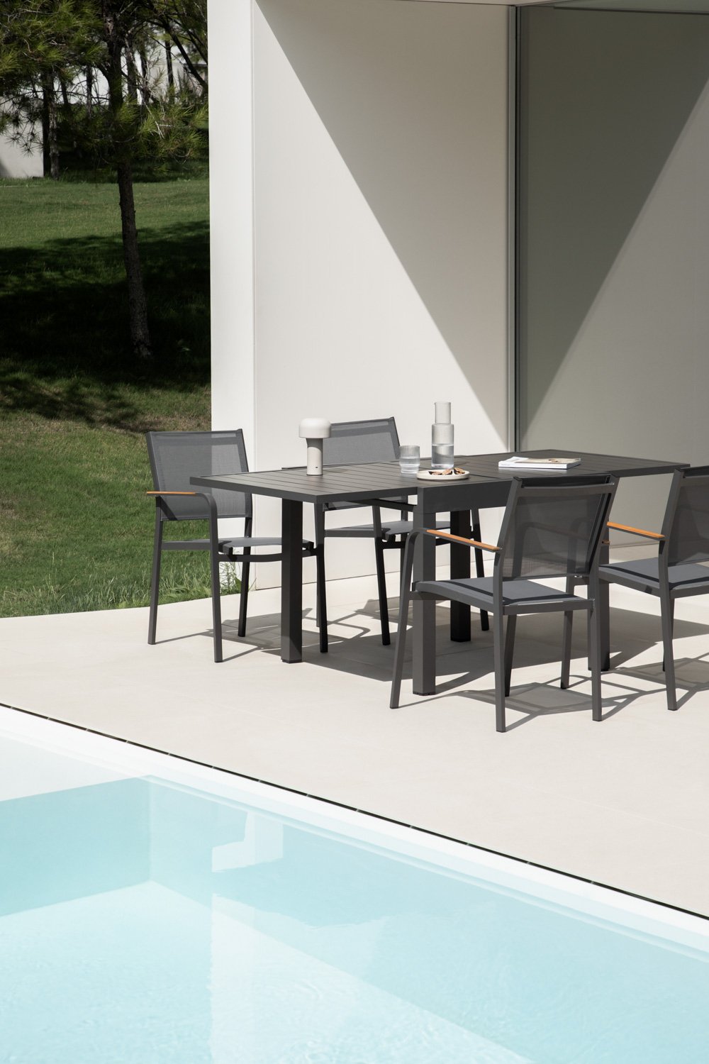 Set de mesa rectangular 90-180x90 cm extensible en aluminio Starmi y 4 sillas de jardín apilables en aluminio Archer, imagen de galería 1