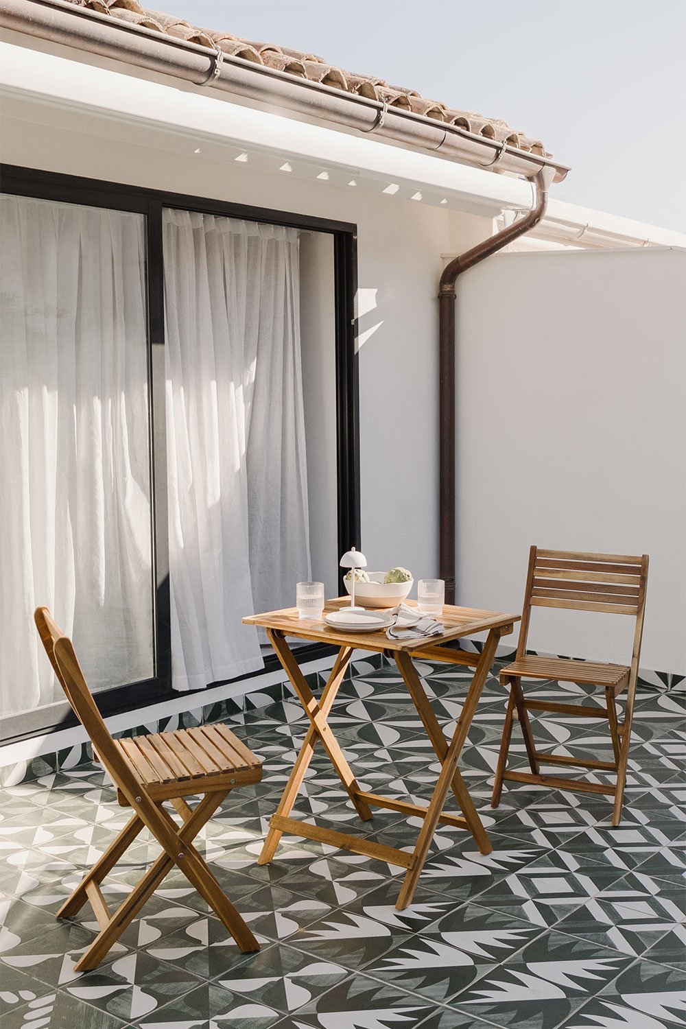 Set de Mesa Cuadrada (60x60 cm) y 2 Sillas de Jardín Plegables en Madera de Acacia Delawer   , imagen de galería 1
