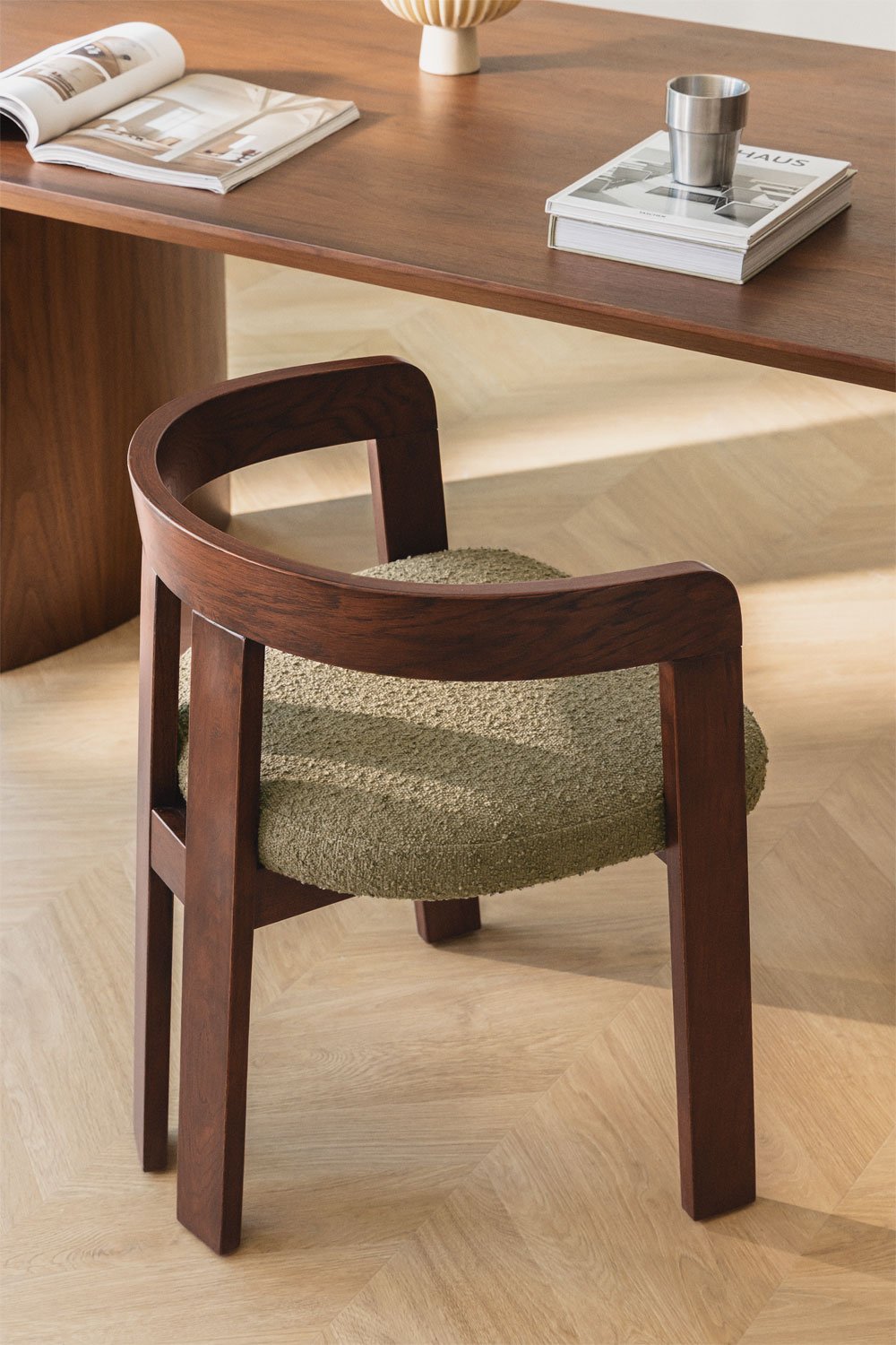 Silla de comedor con reposabrazos en madera y tapizada Yvone, imagen de galería 1