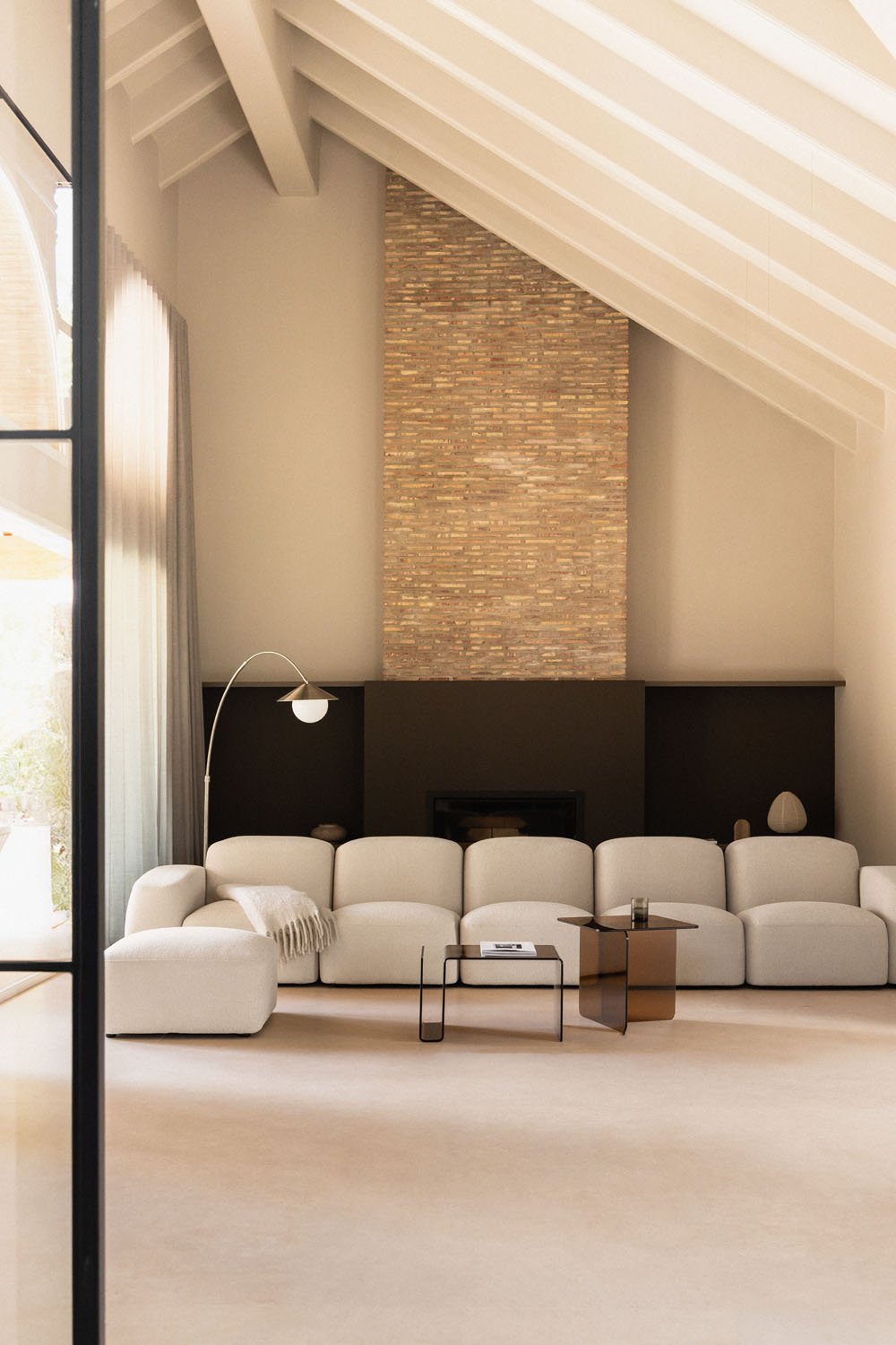 Sofá modular de 5 piezas y puff Bastian, imagen de galería 1