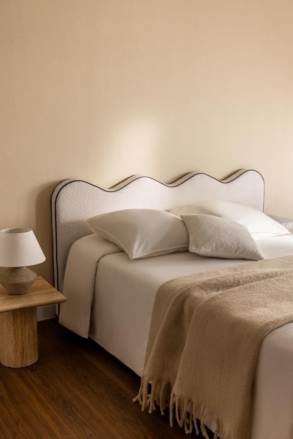 Cabecero para cama de 150cm en chenilla blanco roto Elenor, imagen de galería 1
