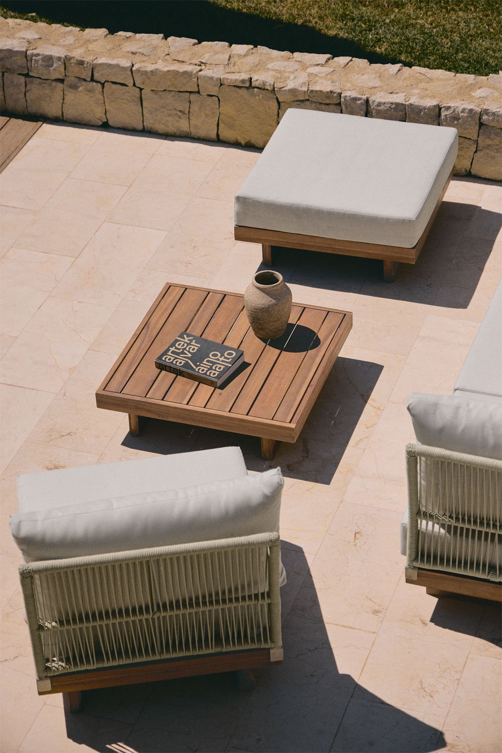 Conjunto de jardín con sofá modular rinconera de 4 piezas, mesa de centro y puff en madera de acacia Dailin, imagen de galería 2