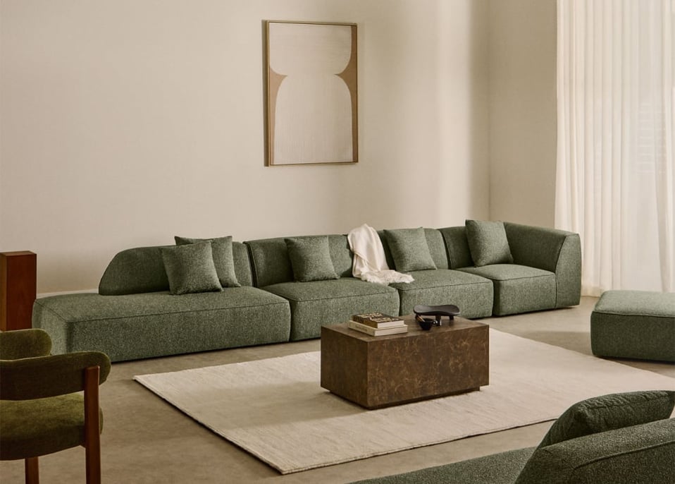 Sofá modular esquinero de 4 piezas con diván izquierdo y puff tapizado Cardea