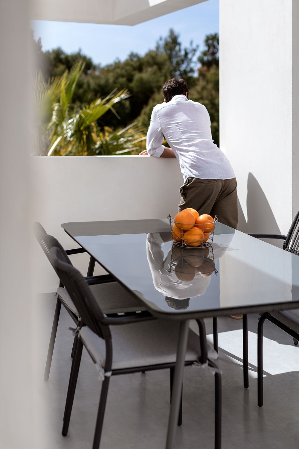 Mesa de jardín rectangular 160x90 cm en cristal y aluminio Arhiza, imagen de galería 1