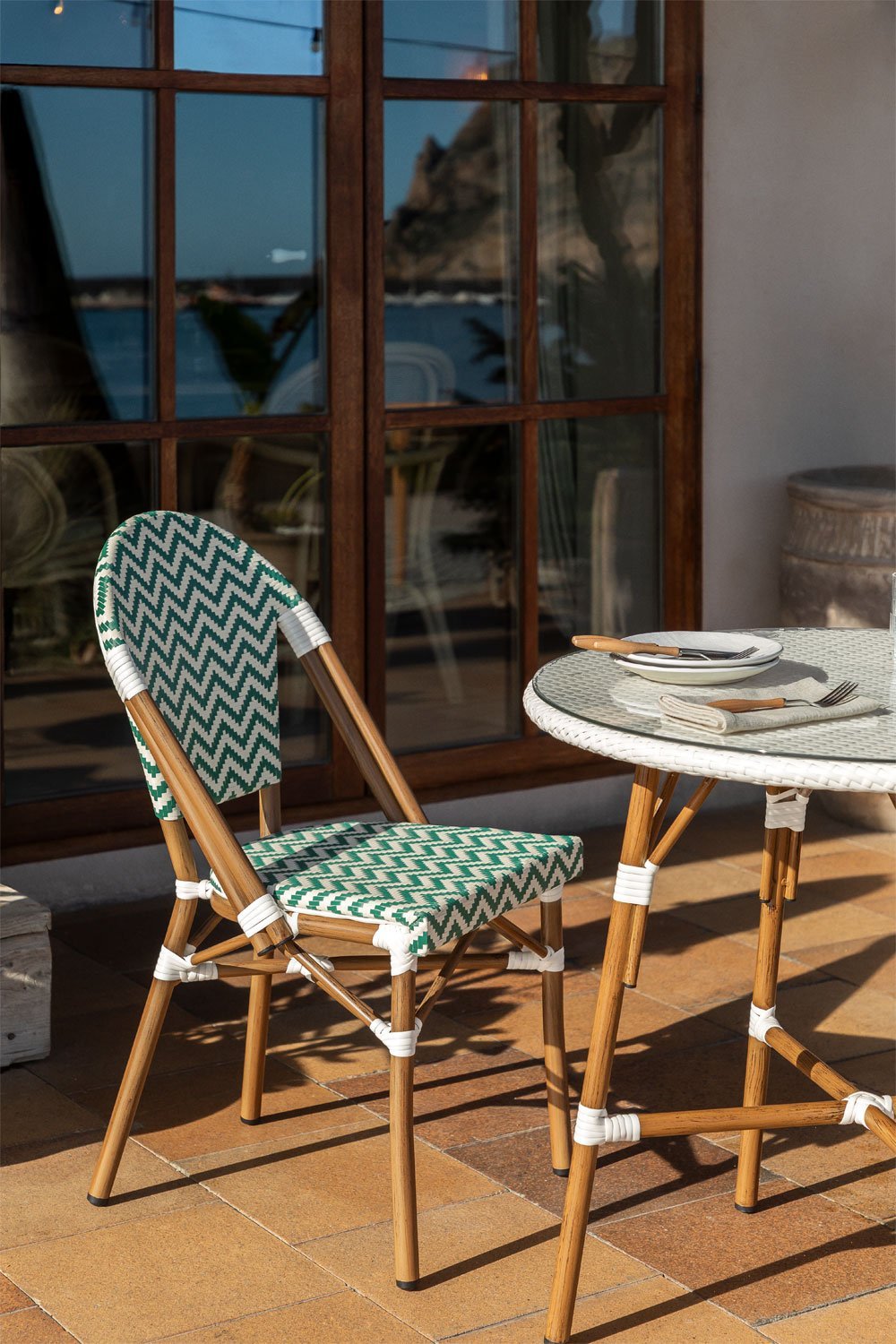 Silla de jardín apilable en aluminio y ratán sintético Brielle Bistro, imagen de galería 1