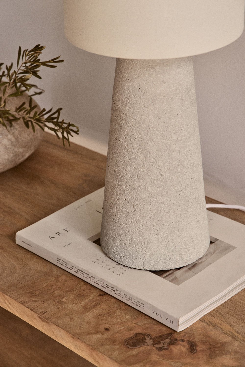 Lámpara de mesa en lino y fibra de vidrio Loana, imagen de galería 2
