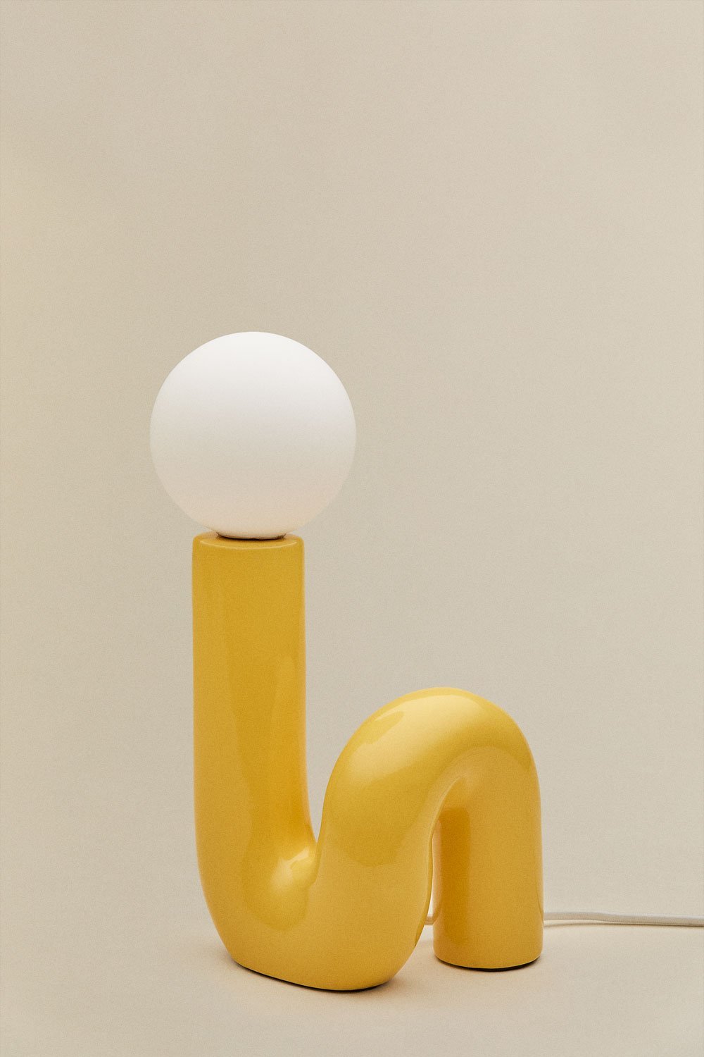 Lámpara de mesa en cerámica con bola de cristal Vireto, imagen de galer&iacute;a 3