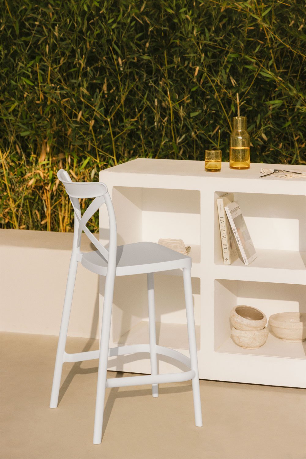 Taburete alto de jardín 65 cm apilable en polipropileno blanco Otax, imagen de galería 1