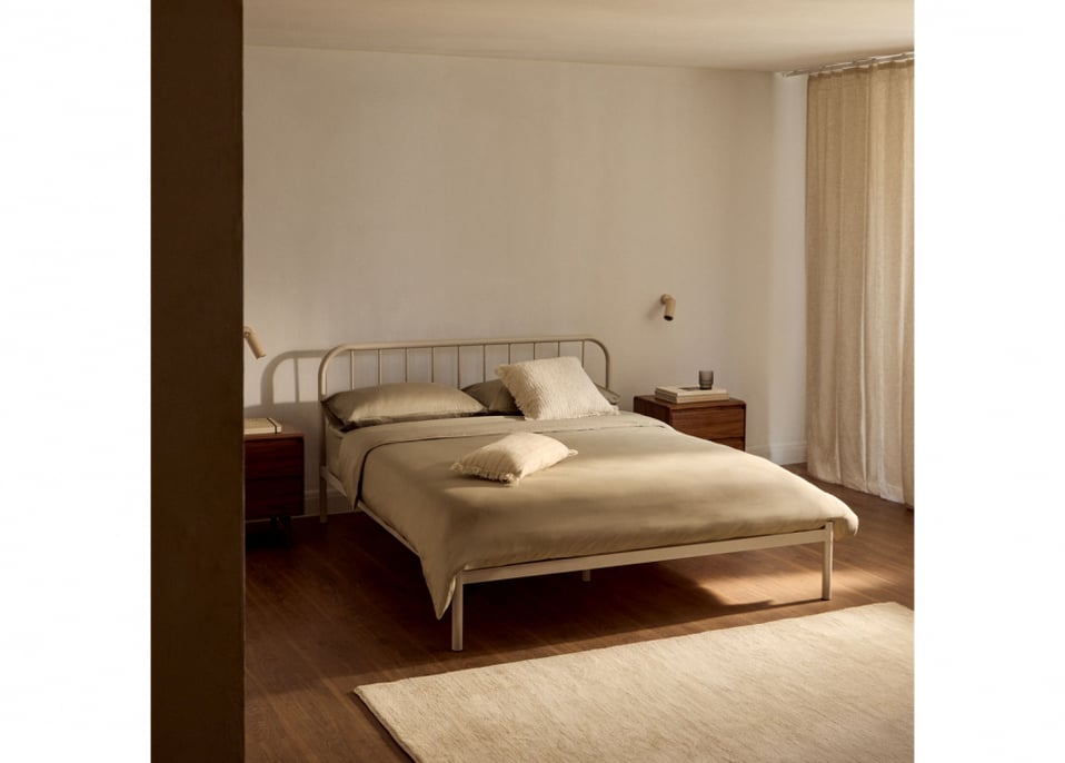 Cama en hierro Asteri - Beige Tapioca