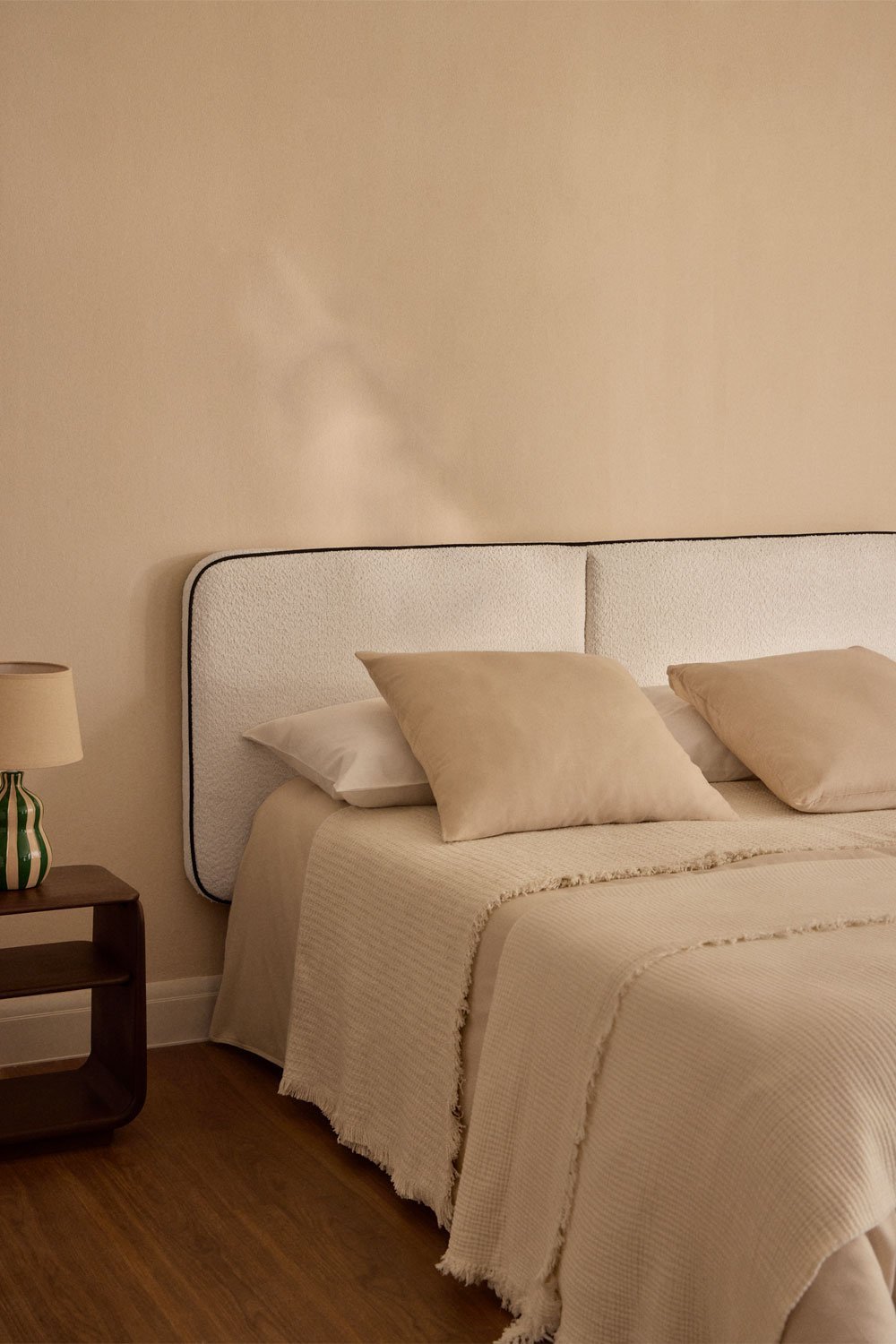 Cabecero para cama de 160cm en chenilla blanco roto Romeo, imagen de galería 1