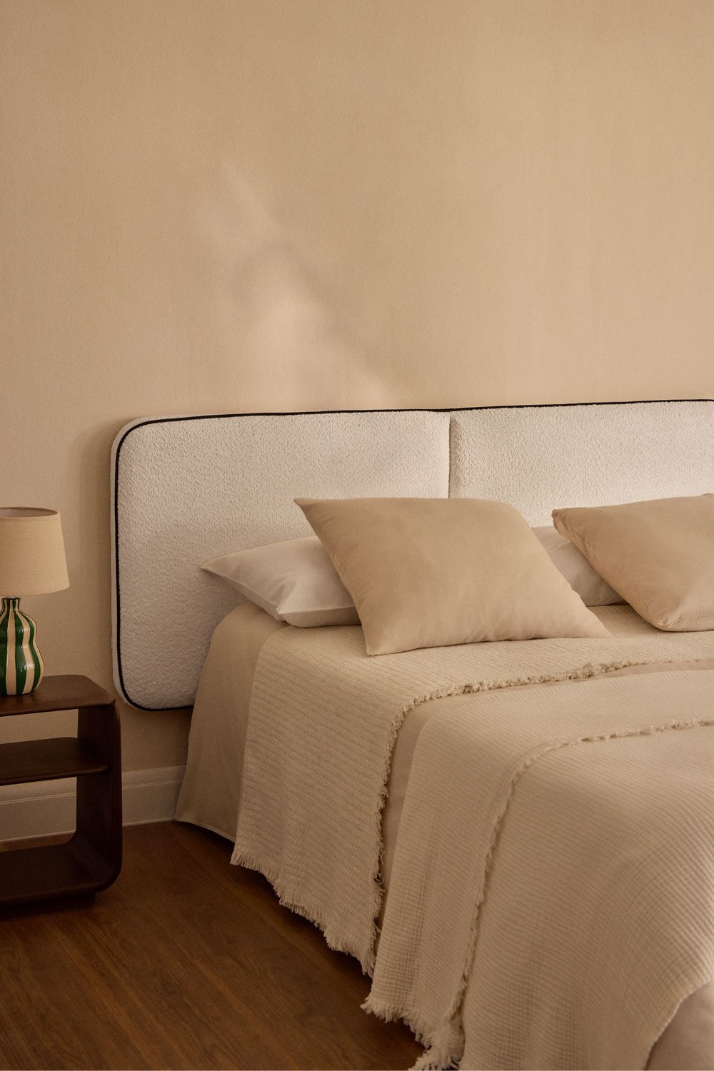 Cabecero para cama de 135cm en chenilla blanco roto Romeo, imagen de galería 1
