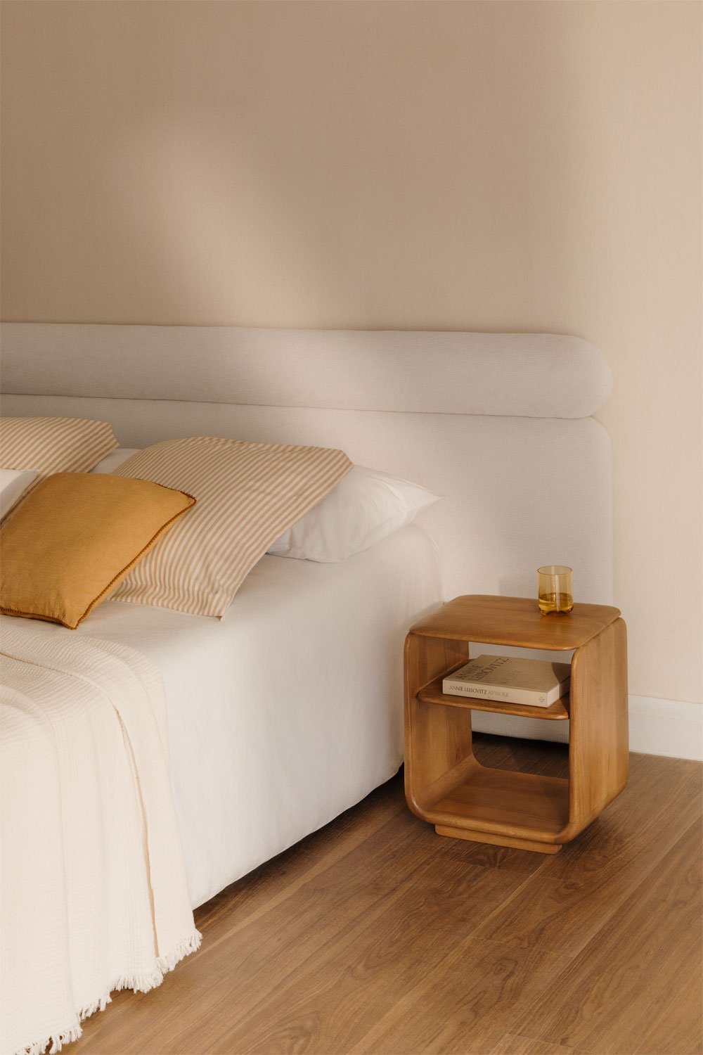 Cabecero para cama de 180cm en tela blanca Cirene, imagen de galería 1