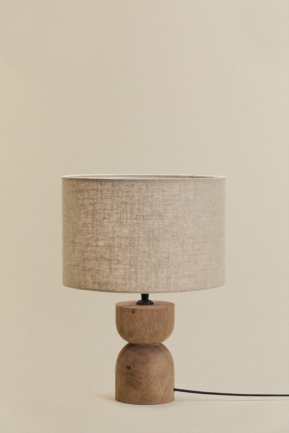Lámpara de mesa en madera de mango Diniz, imagen de galer&iacute;a 3