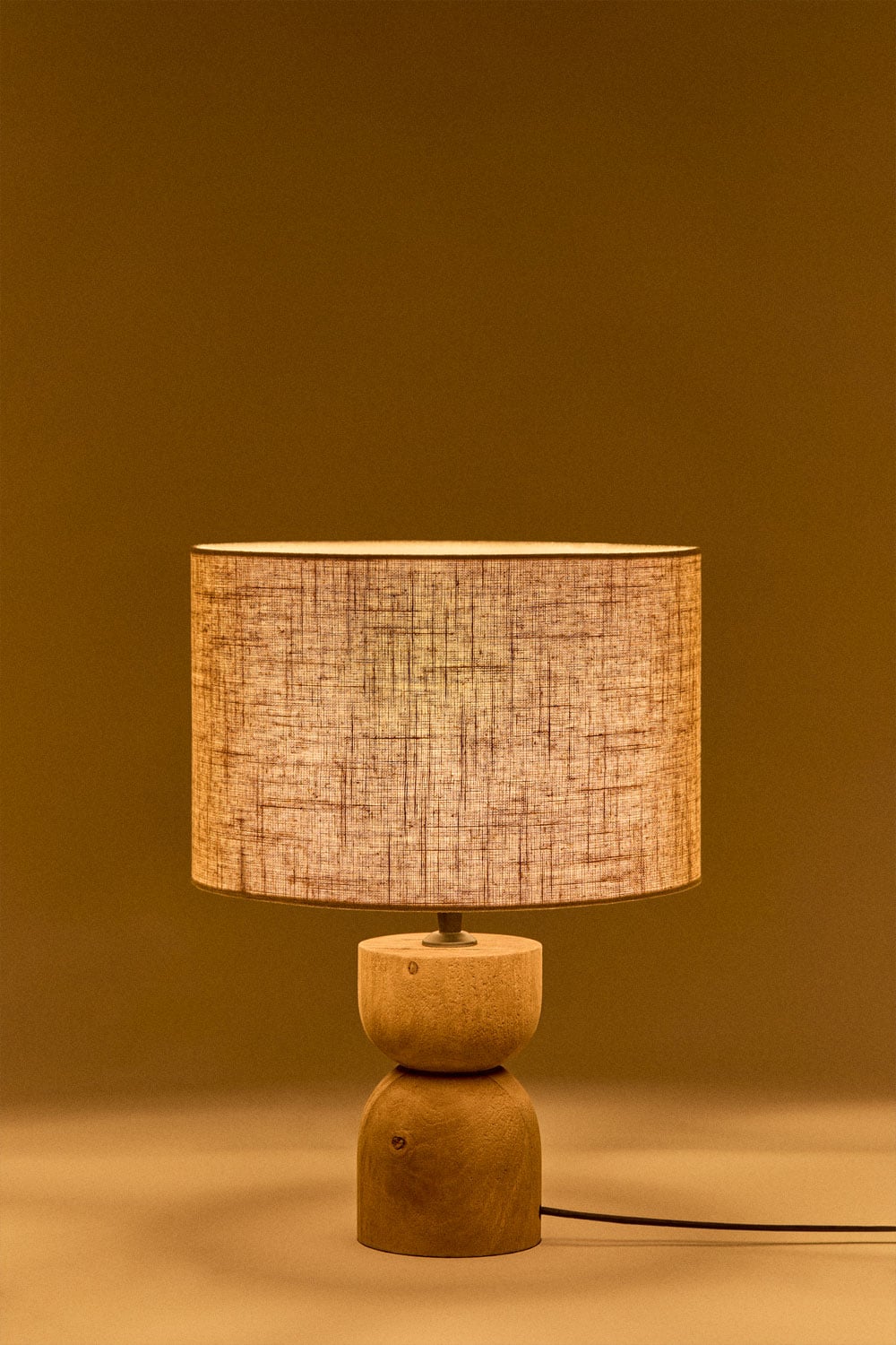 Lámpara de mesa en madera de mango Diniz, imagen de galer&iacute;a 4