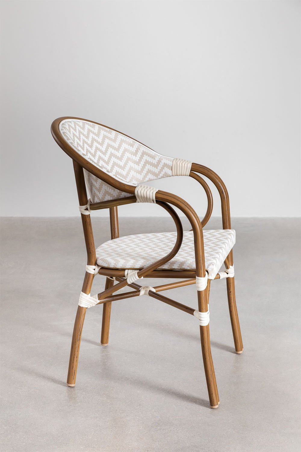 Silla de jardín apilable con reposabrazos en aluminio Brielle Bistro, imagen de galería 5