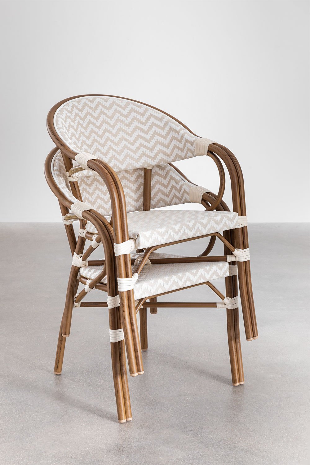 Silla de jardín apilable con reposabrazos en aluminio Brielle Bistro, imagen de galería 10