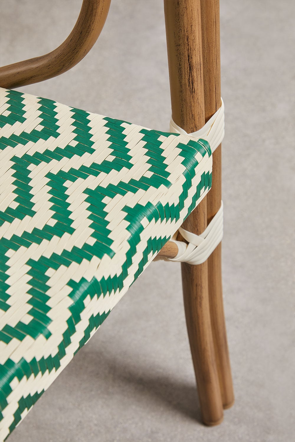 Pack de 2 sillas de comedor apilables con reposabrazos en aluminio Brielle Bistro, imagen de galer&iacute;a 5