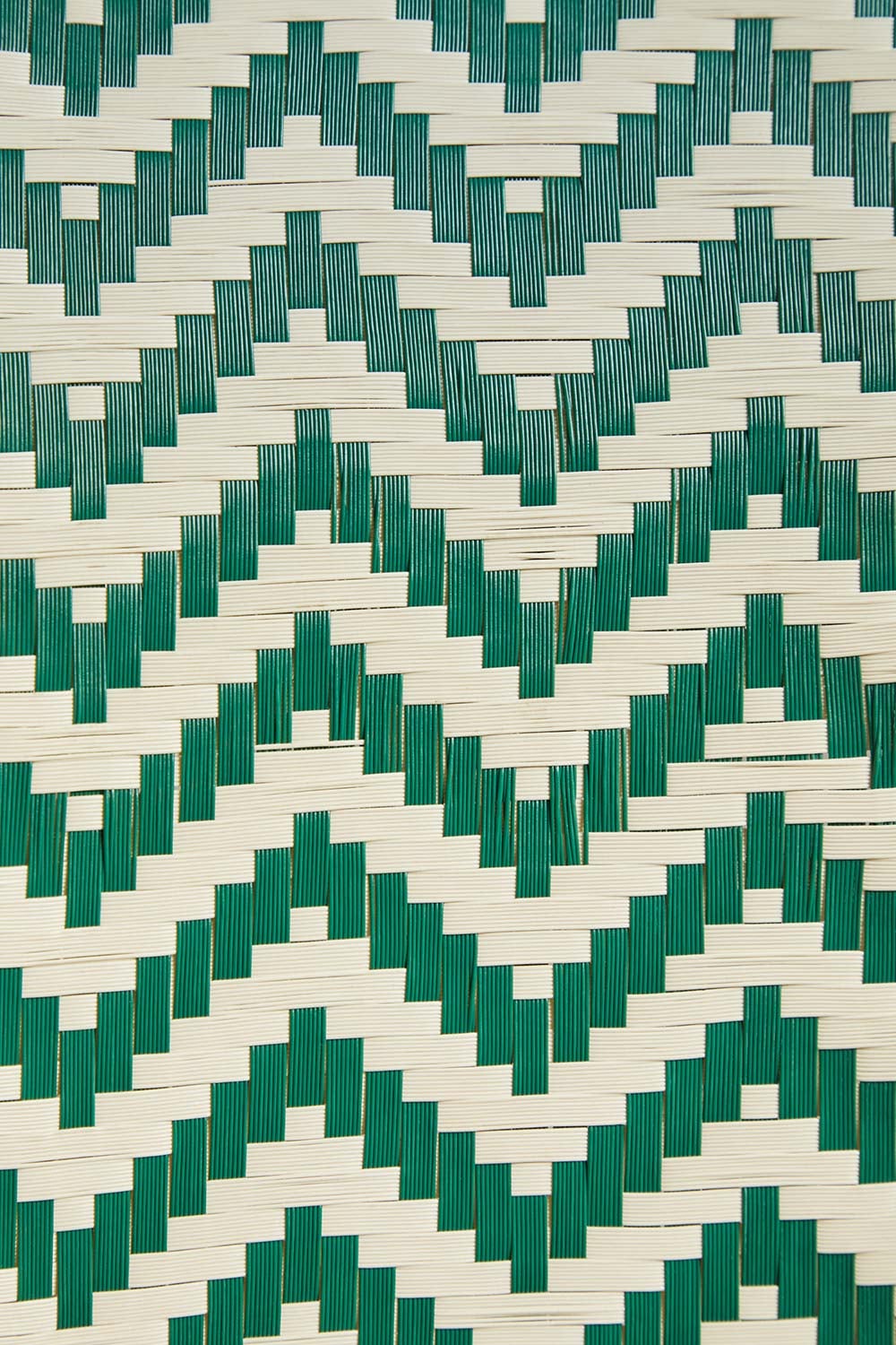 Pack de 2 sillas de comedor apilables con reposabrazos en aluminio Brielle Bistro, imagen de galer&iacute;a 6