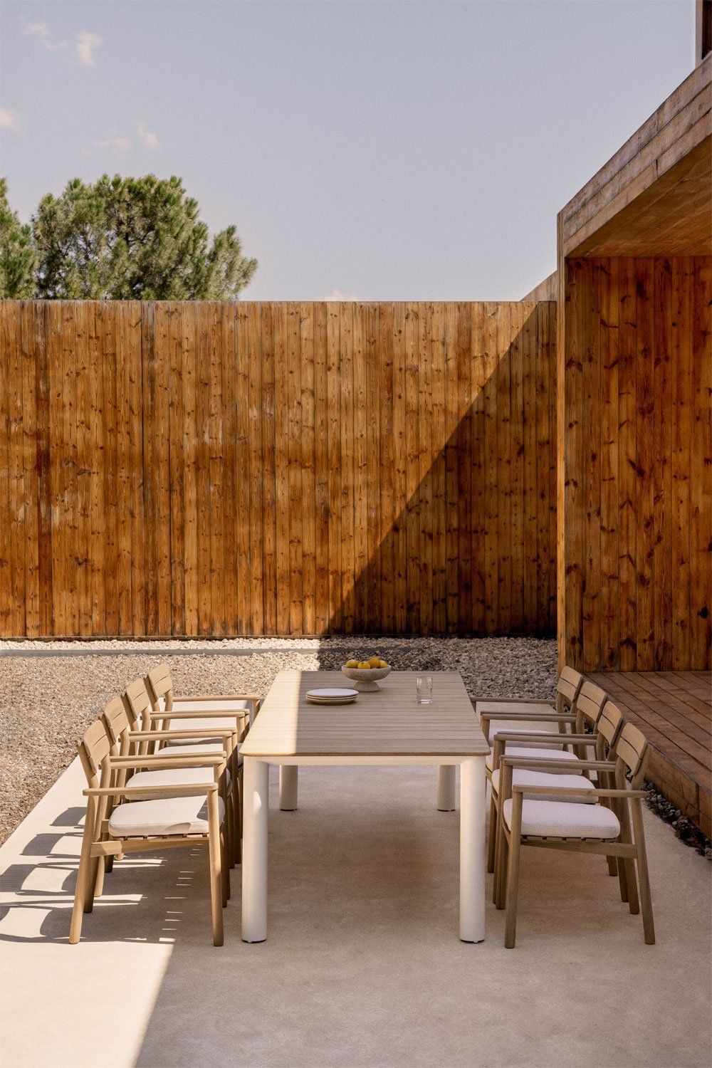 Mesa de jardín rectangular en aluminio y madera de teca Sirka, imagen de galería 1