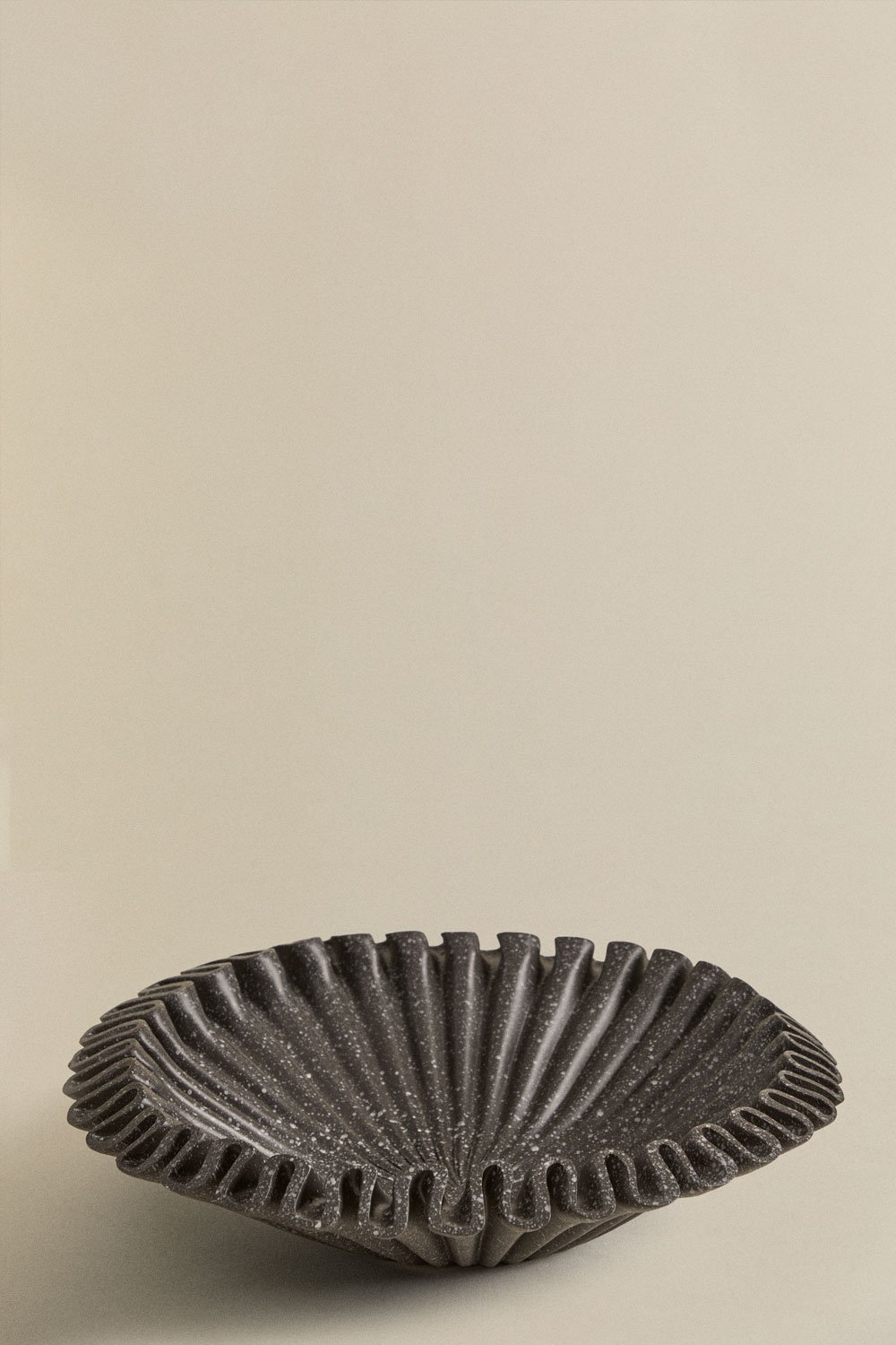 Cuenco decorativo en resina Irente, imagen de galería 1