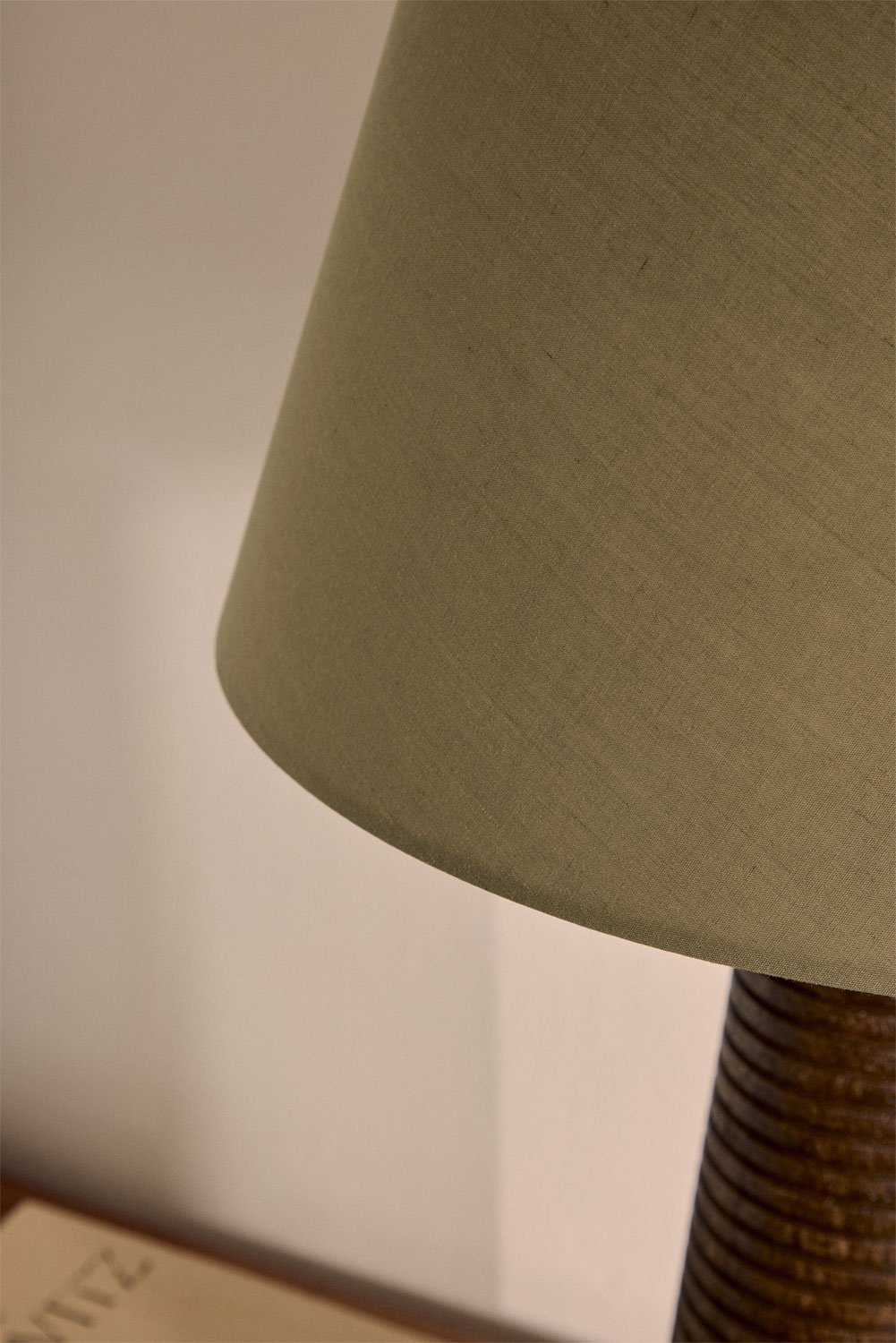 Lámpara de mesa en madera de mango Malva, imagen de galería 2