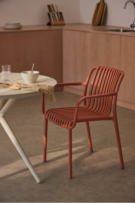 Silla de comedor con reposabrazos en polipropileno Wendell - Rojo Teja