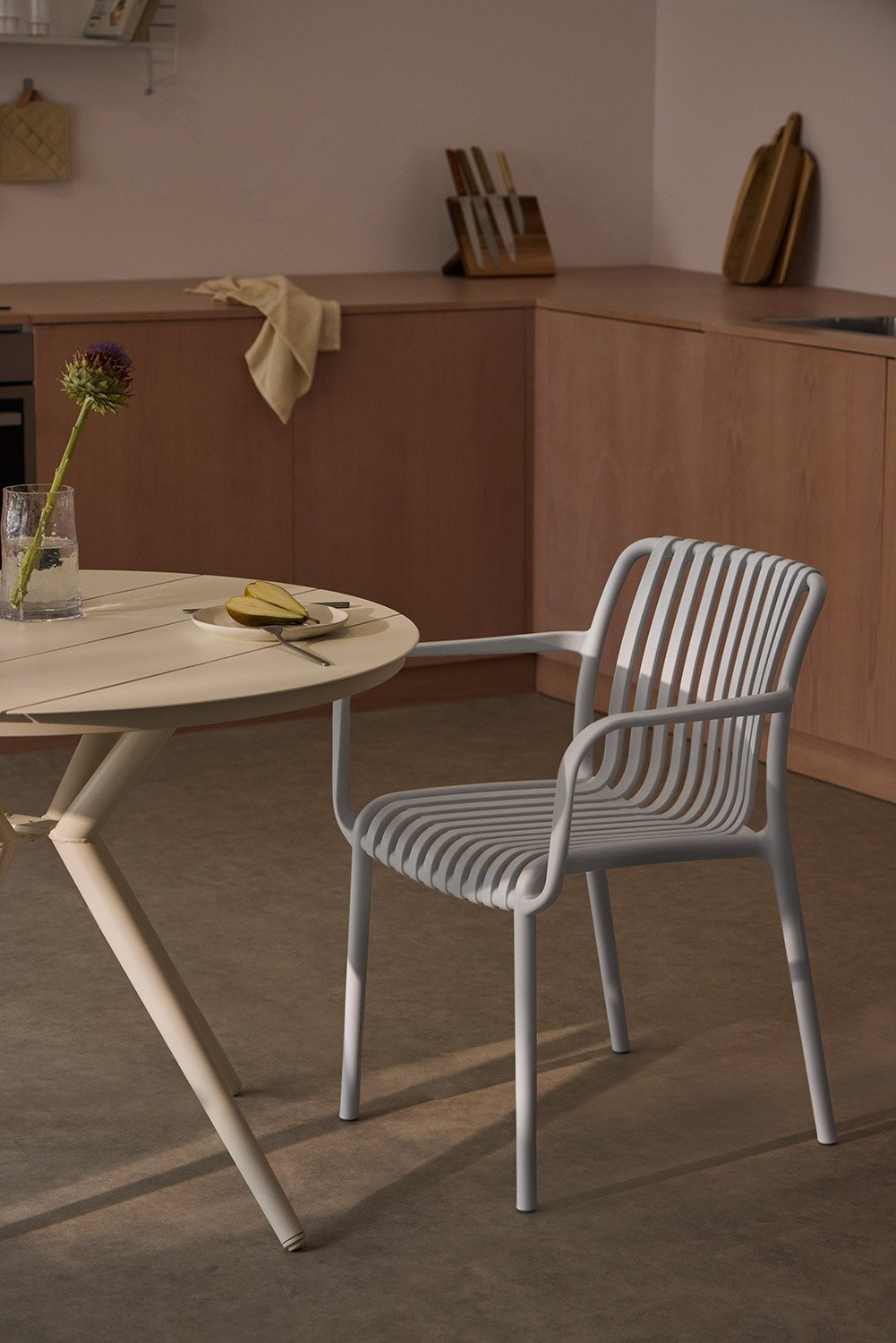 Pack de 2 sillas de comedor con reposabrazos en polipropileno Wendell, imagen de galería 1