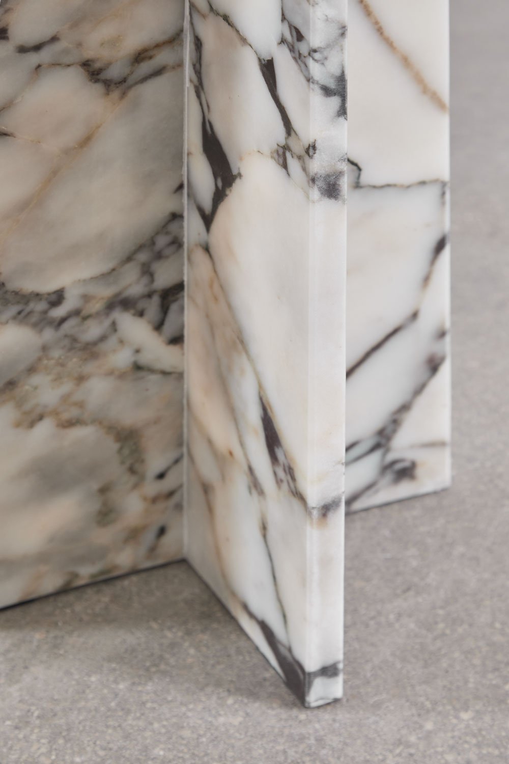 Mesa auxiliar en piedra natural Corwel, imagen de galería 7